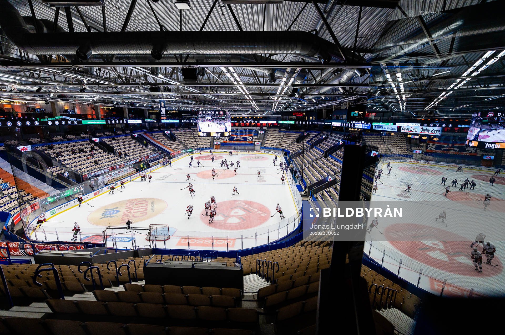 Interiör vy av Vida arena före ishockeymatchen i SHL