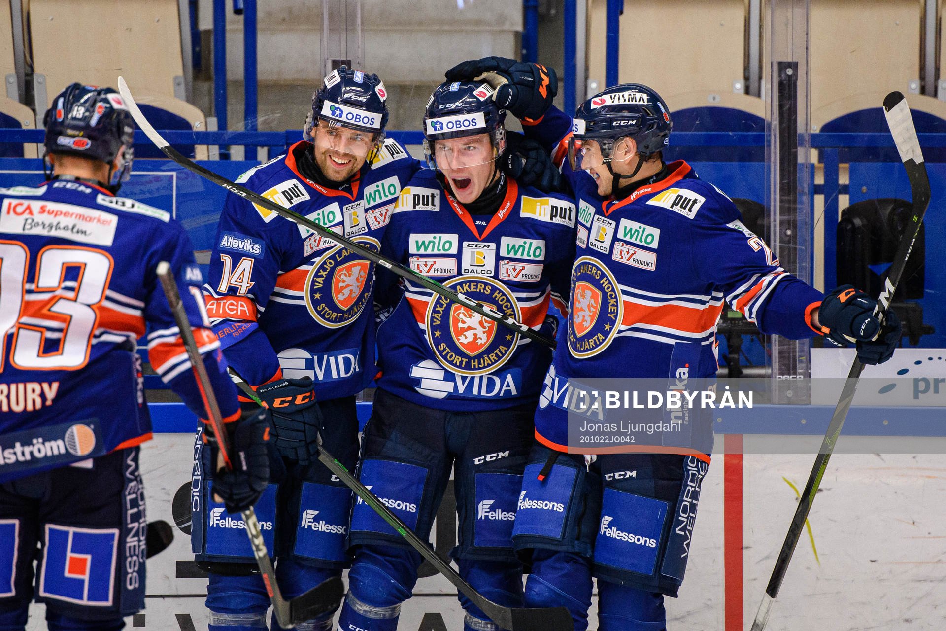 Växjös Juuso Vainio jublar med Emil Pettersson och Jacob