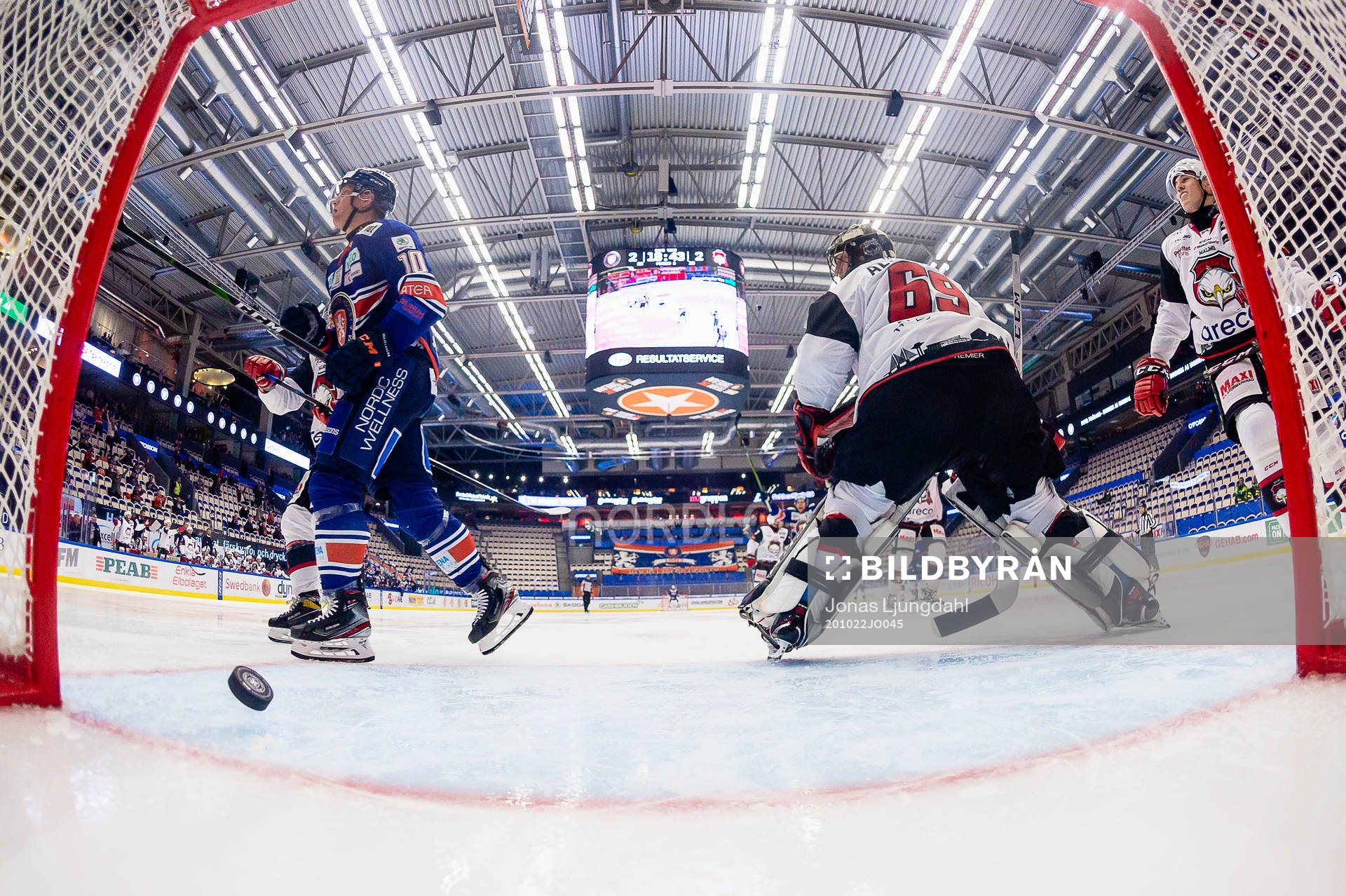 Växjös Richard Gynge gör mål 3-2 bakom Malmö Redhawks