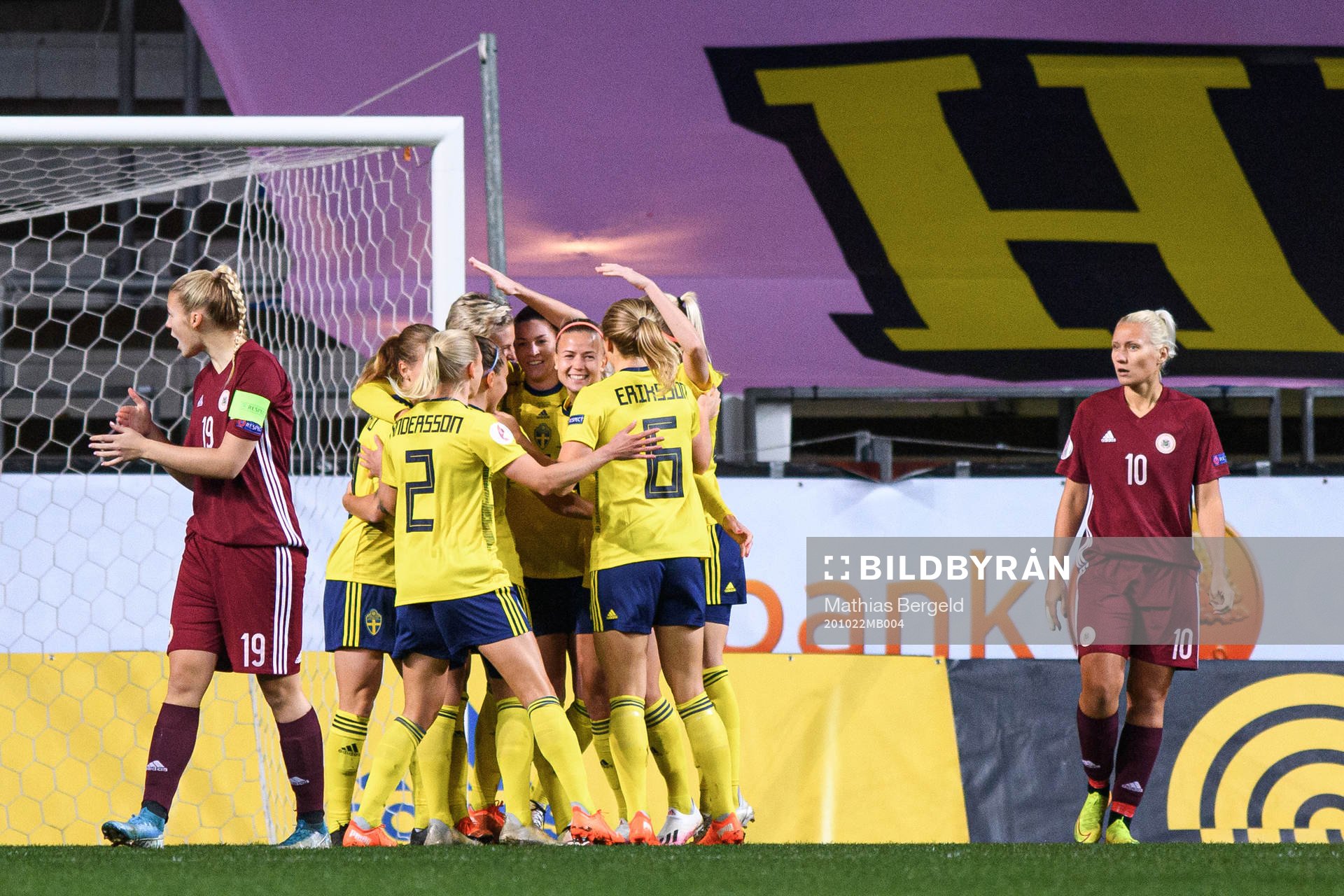 Players of Sweden celebrate the 1-0 goal by Lina Hurtig
