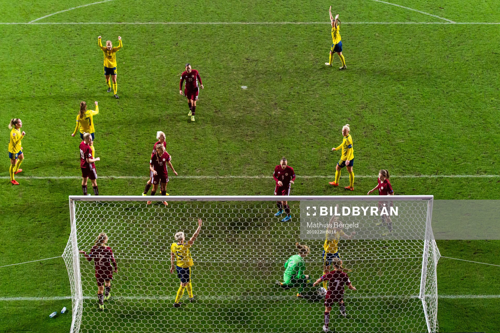Players of Sweden celebrate