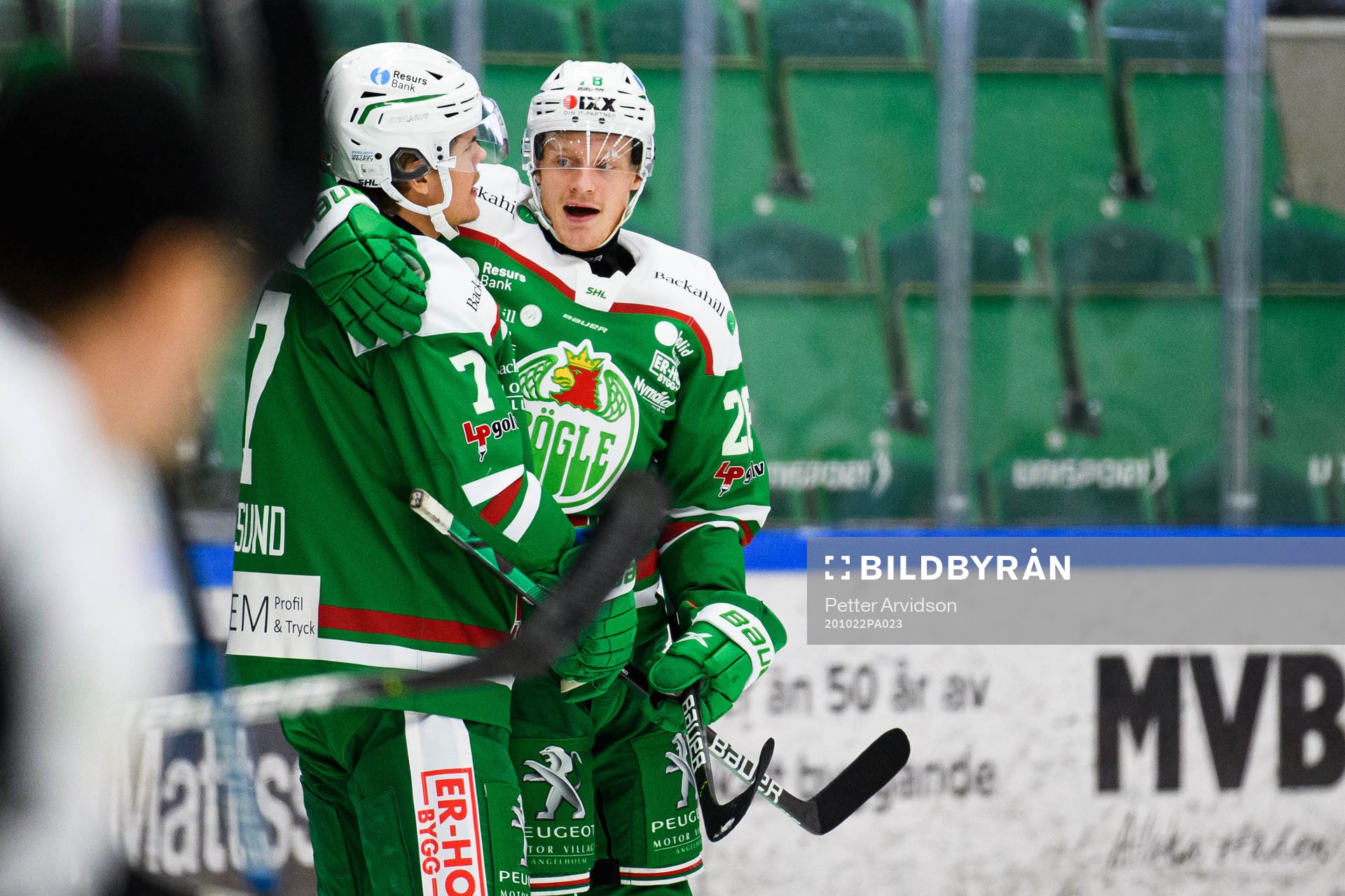 Rögles Anton Bengtsson och Erlend Lesund jublar
