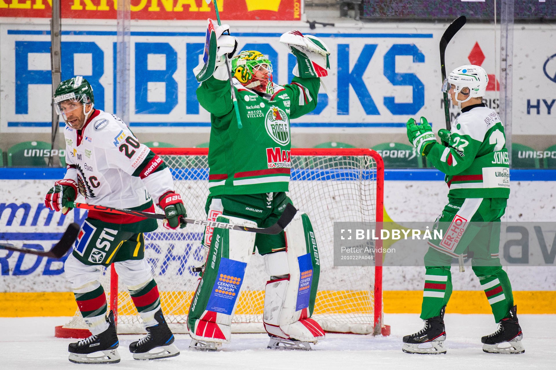 Rögles målvakt Christoffer Rifalk och Samuel Jonsson