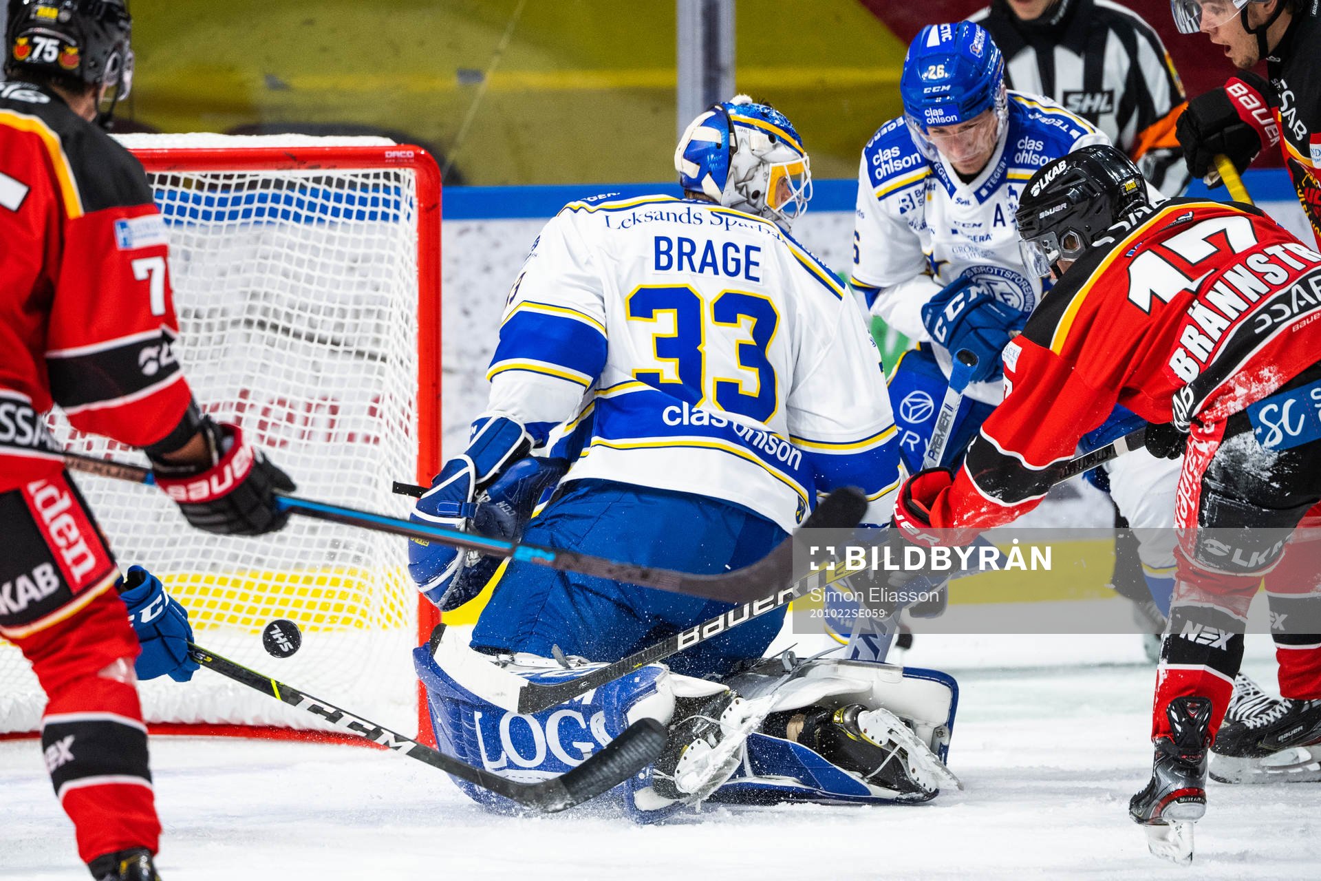 Luleås Isac Brännström sätter 1-0 bakom Leksands