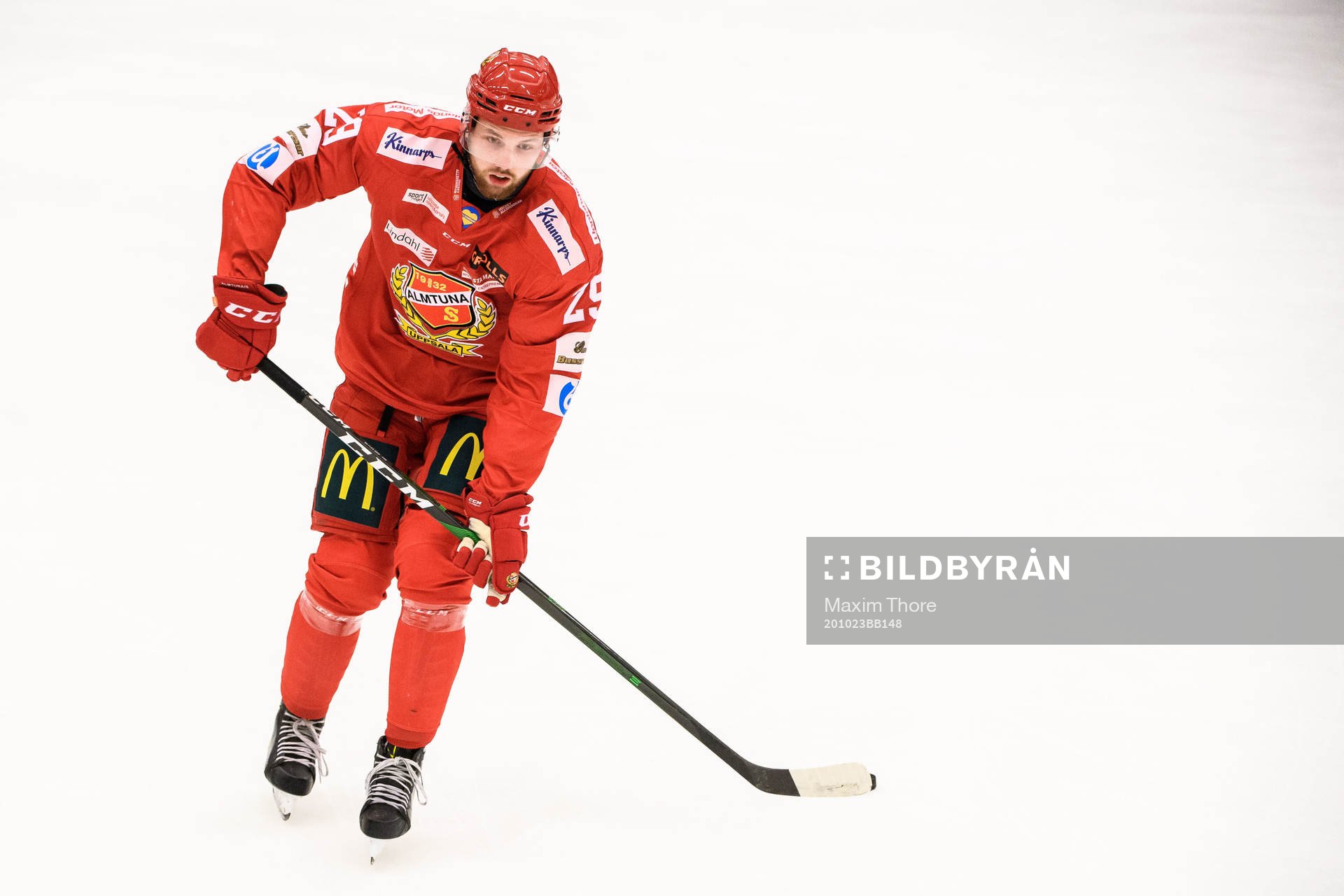 Almtunas Mattias Johansson värmer upp
