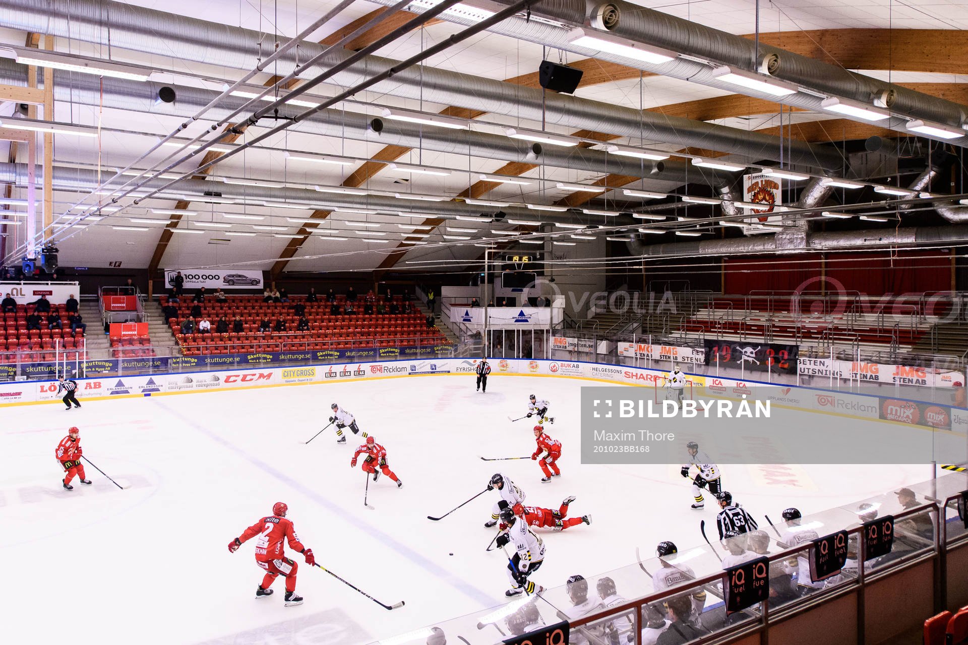 Vy över ishockeymatchen i Hockeyallsvenskan mellan Almtuna