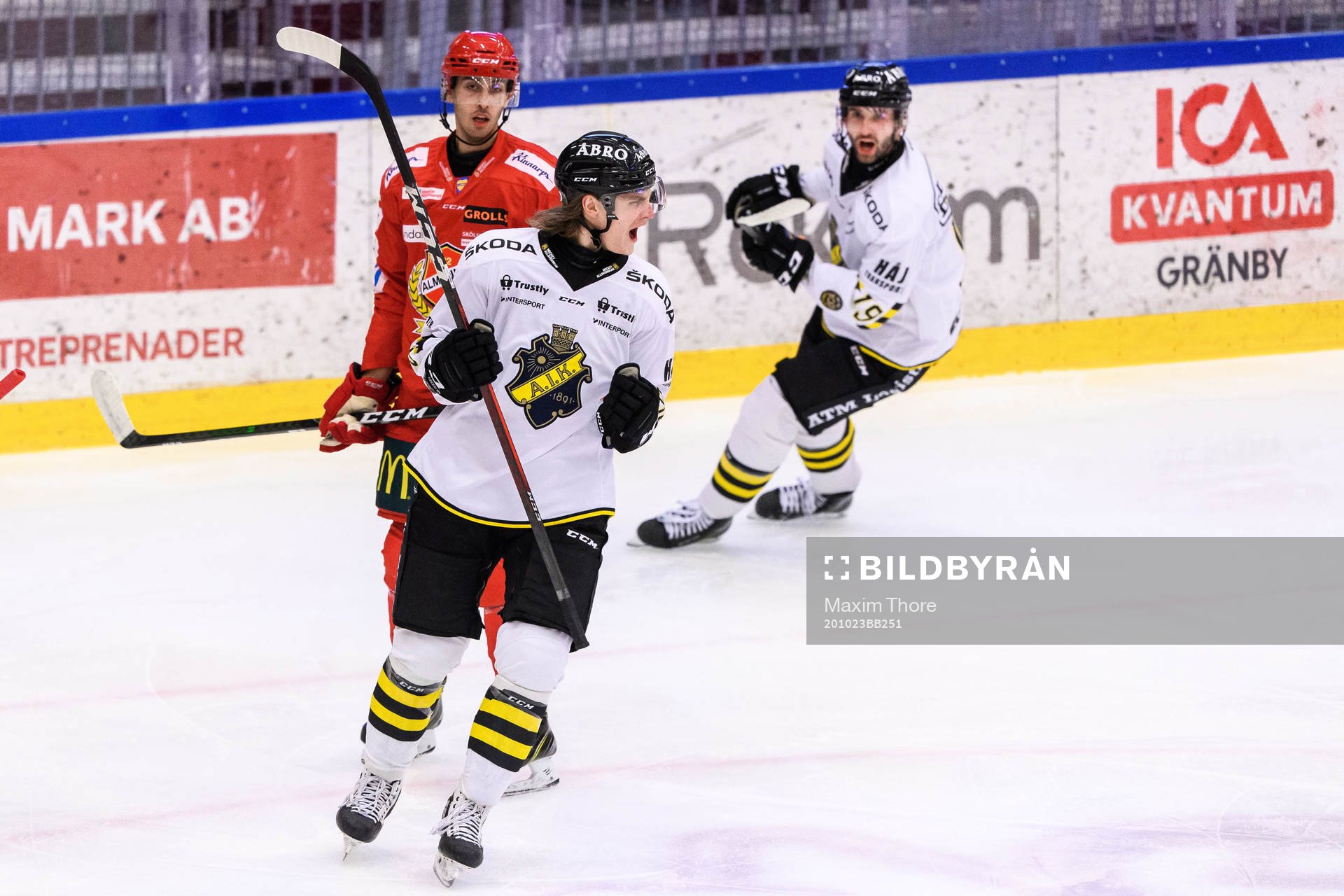 s Anton Karlsson jublar