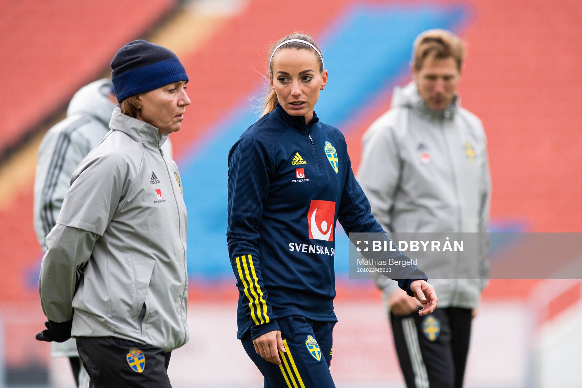 Physiology therapist Annica Näsmark and Kosovare Asllani