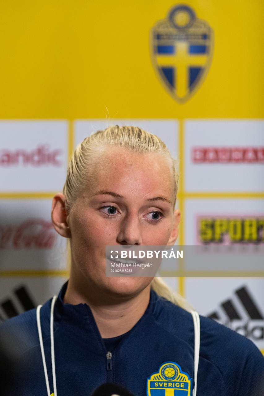 Stina Blackstenius is interviewed