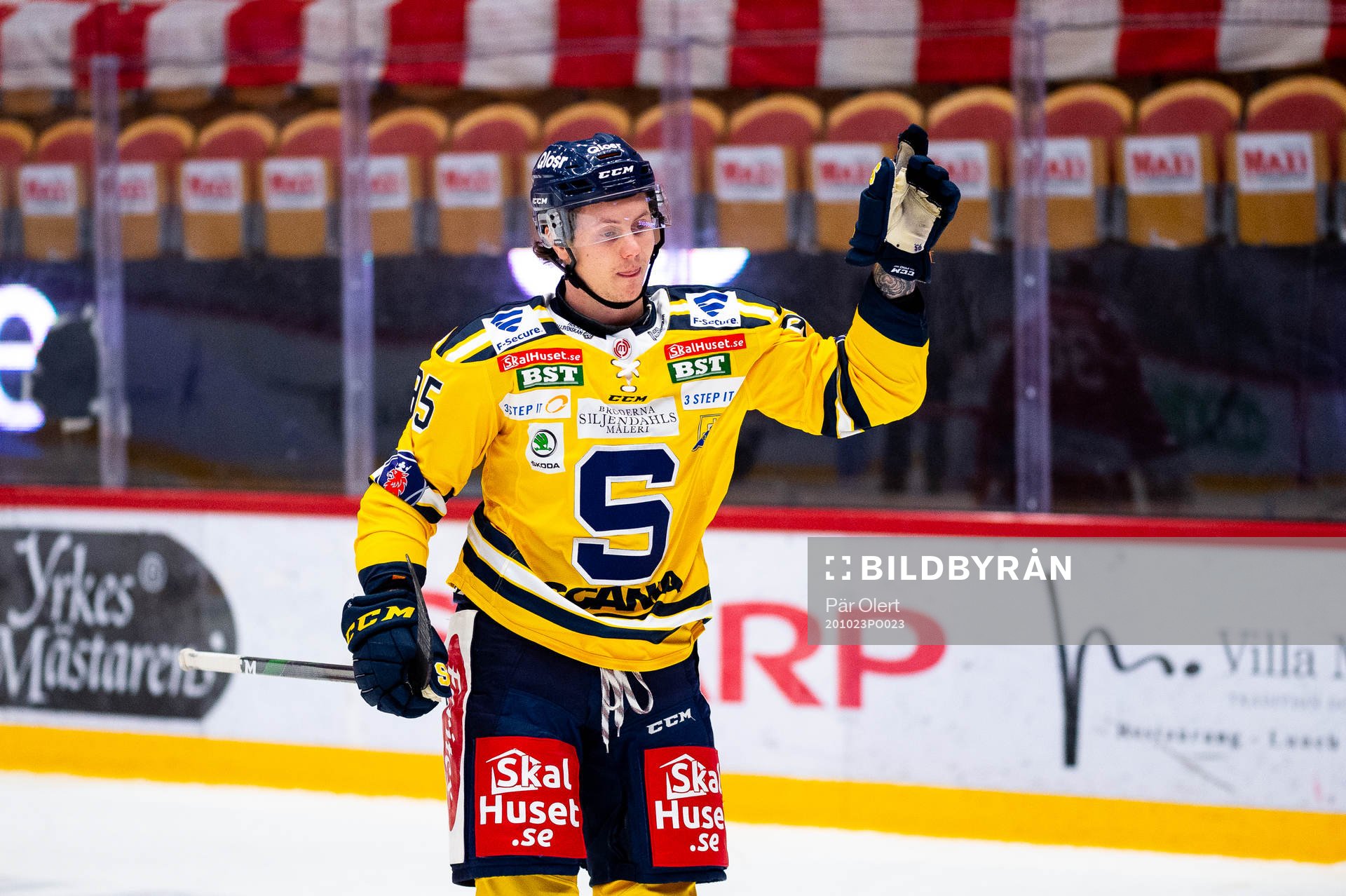 Södertäljes Nick Olesen jublar