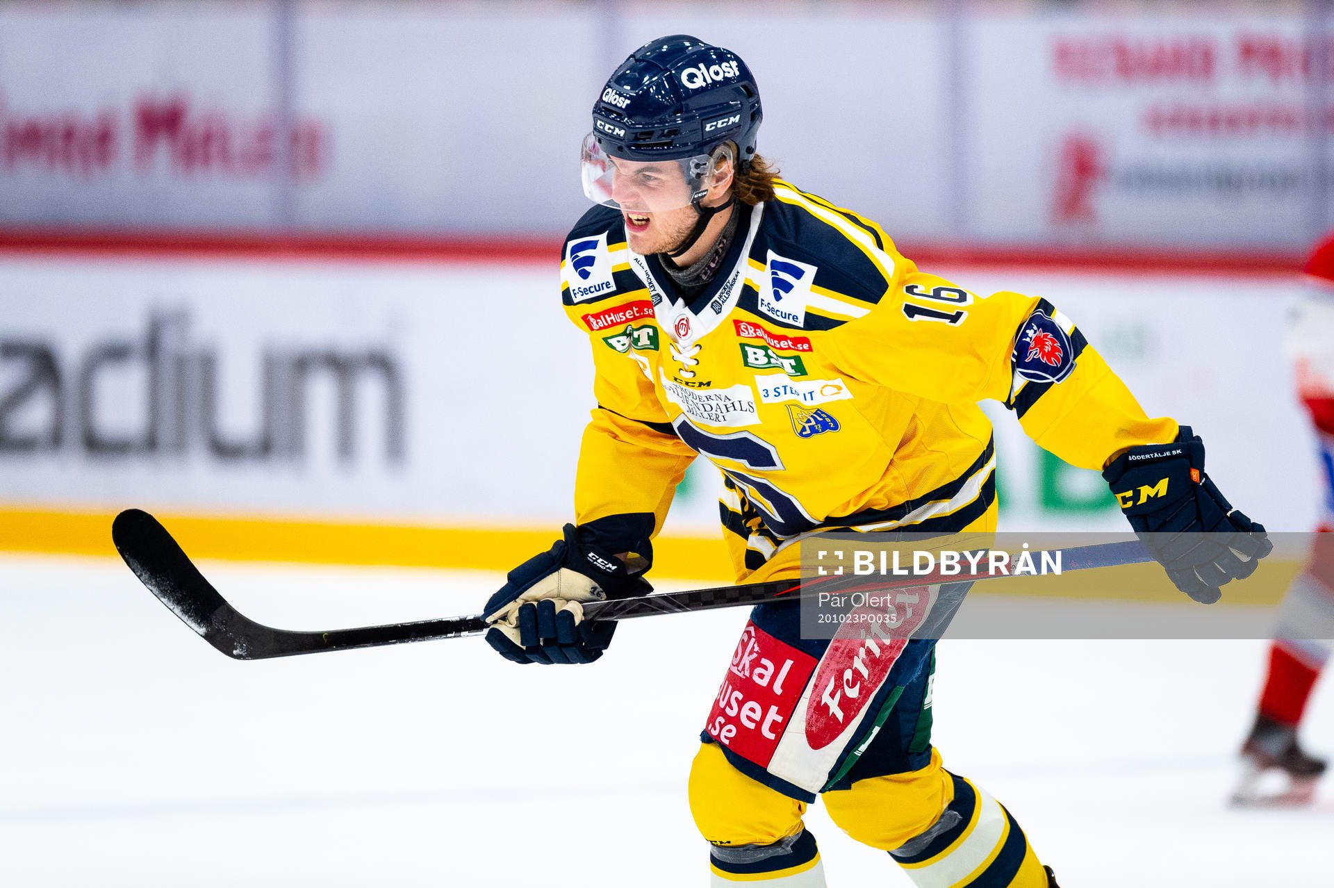 Södertäljes Samuel Fagemo grinar illa