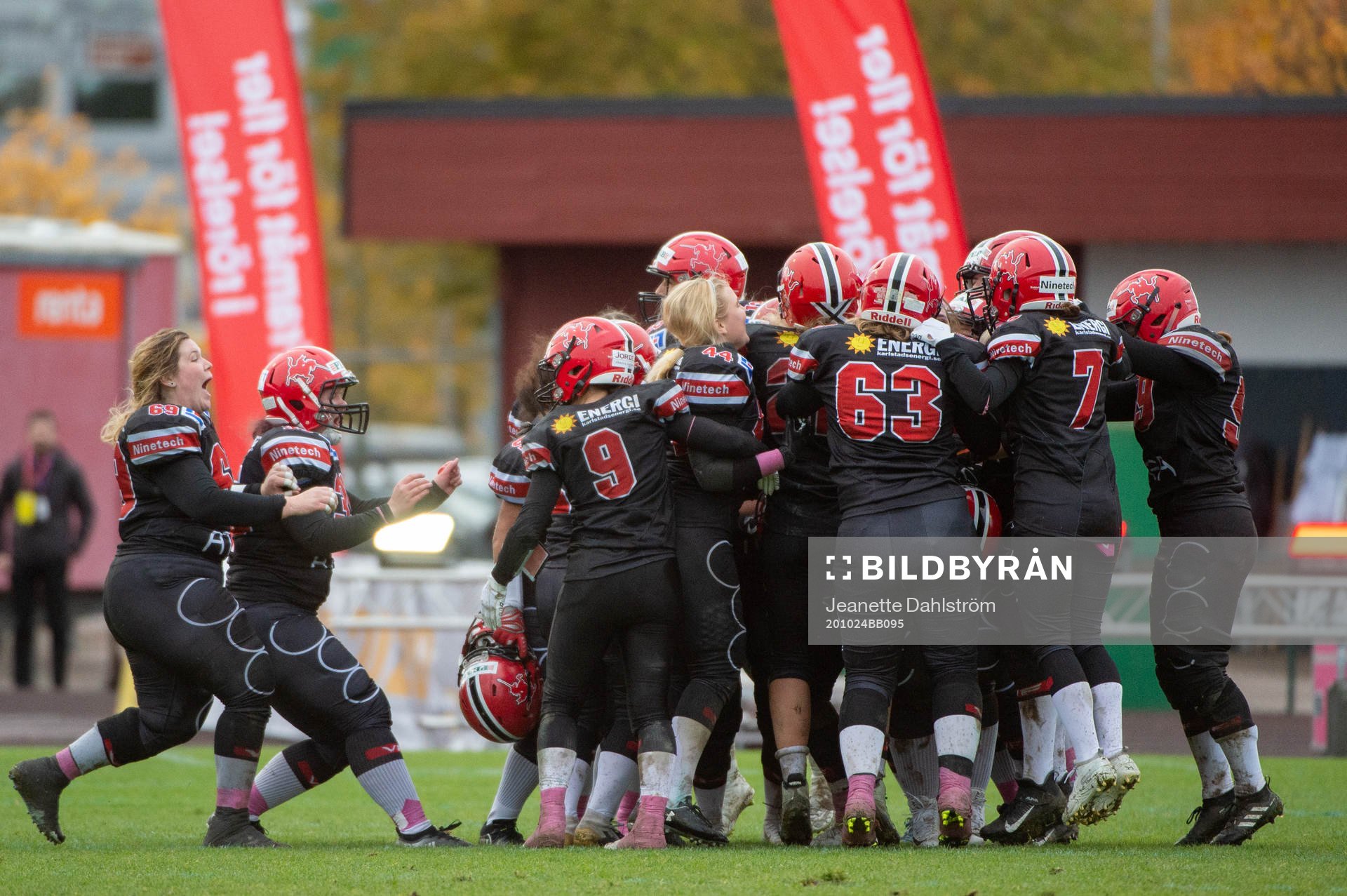 Carlstad Crusaders spelare jublar