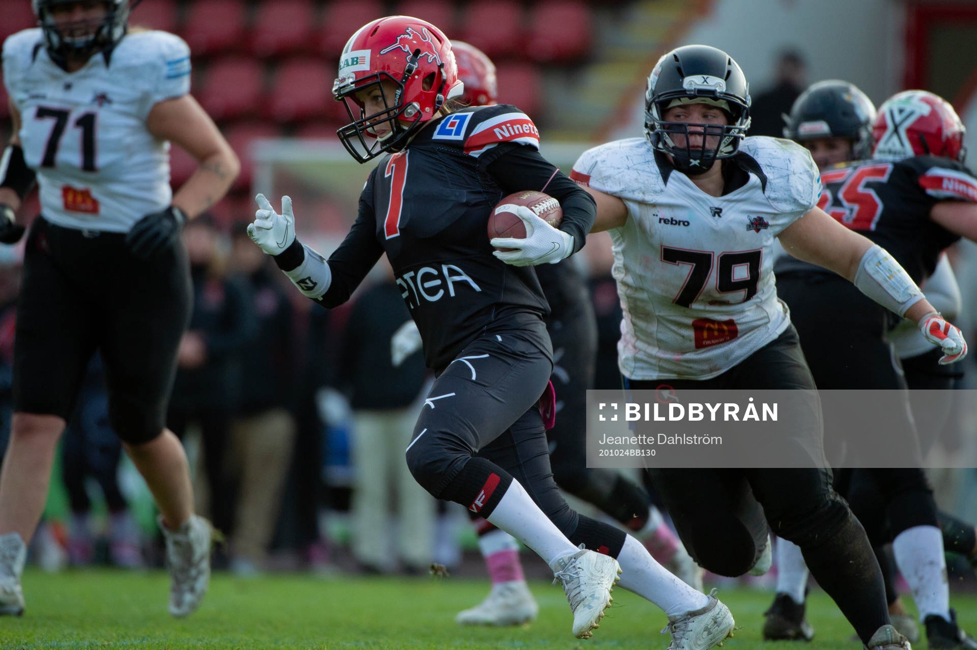 Carlstad Crusaders Emma Sandsjö och Örebro Black Knights