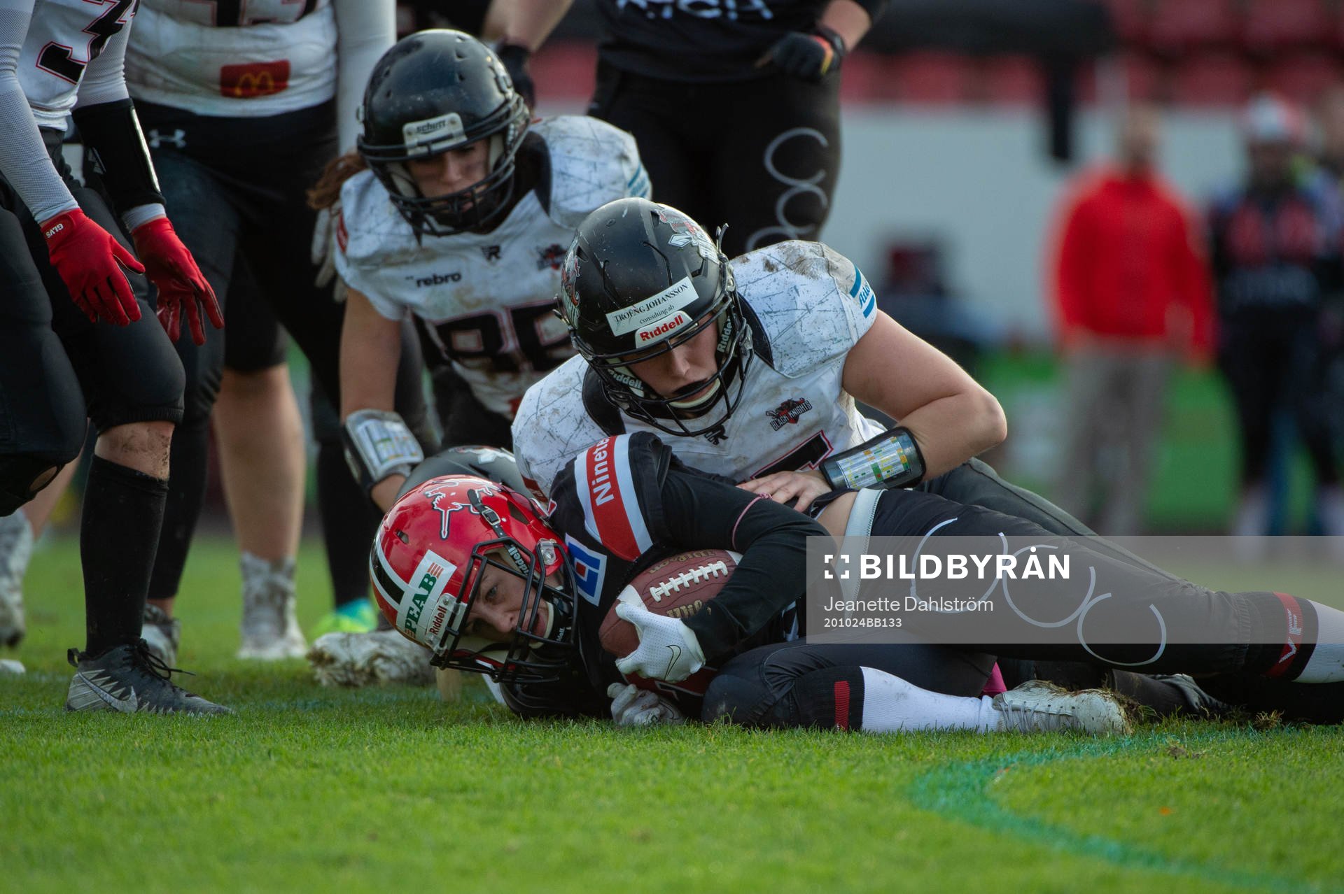 Carlstad Crusaders Emma Sandsjö och Örebro Black Knights