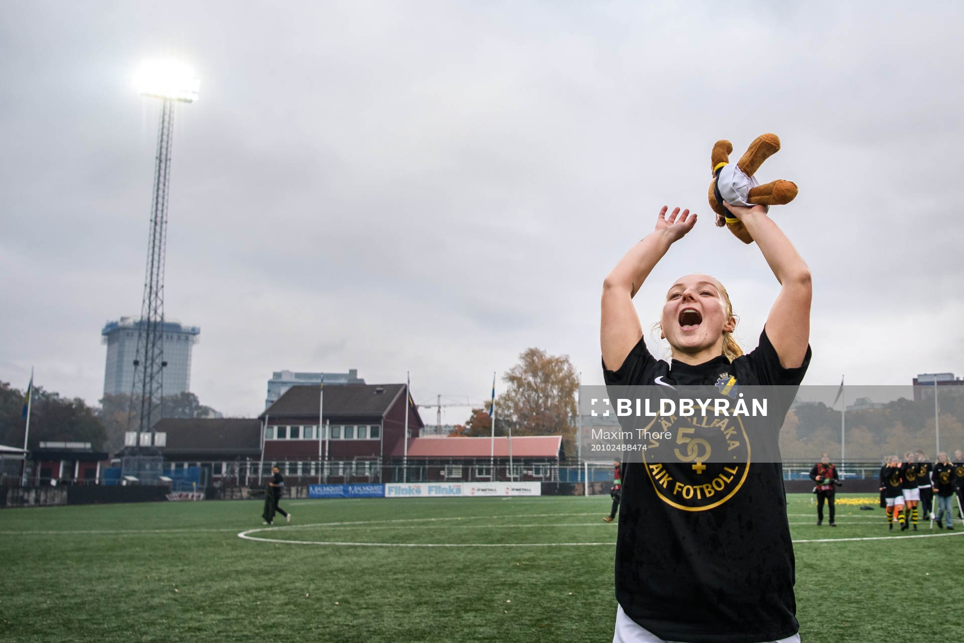 s Sophia Redenstrand jublar över avancemanget till