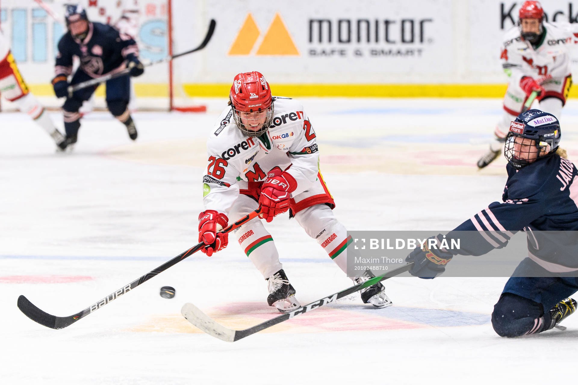 Modos Marion Allemoz och Djurgårdens Josefine Jakobsen