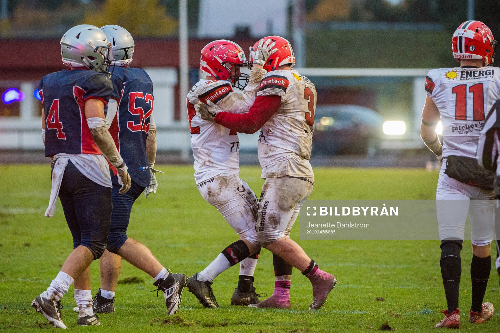 Carlstad Crusaders Emil Knutsson och Emil Östlund jublar