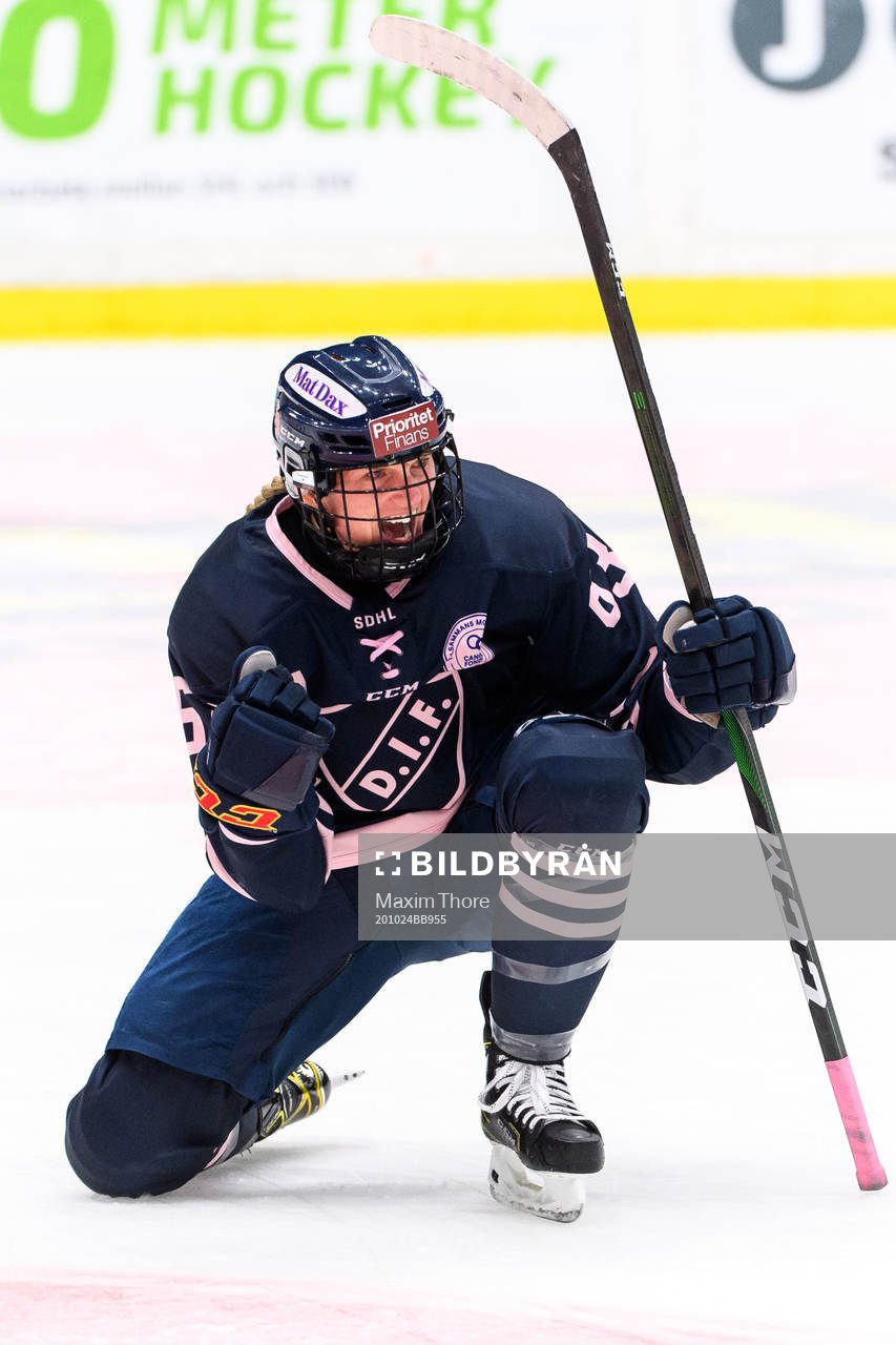 Djurgårdens Josefine Jakobsen jublar