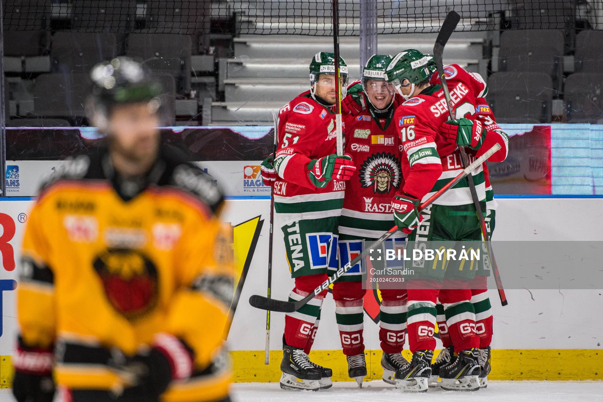 Frölundas Jesper Sellgren jublar med lagkamrater
