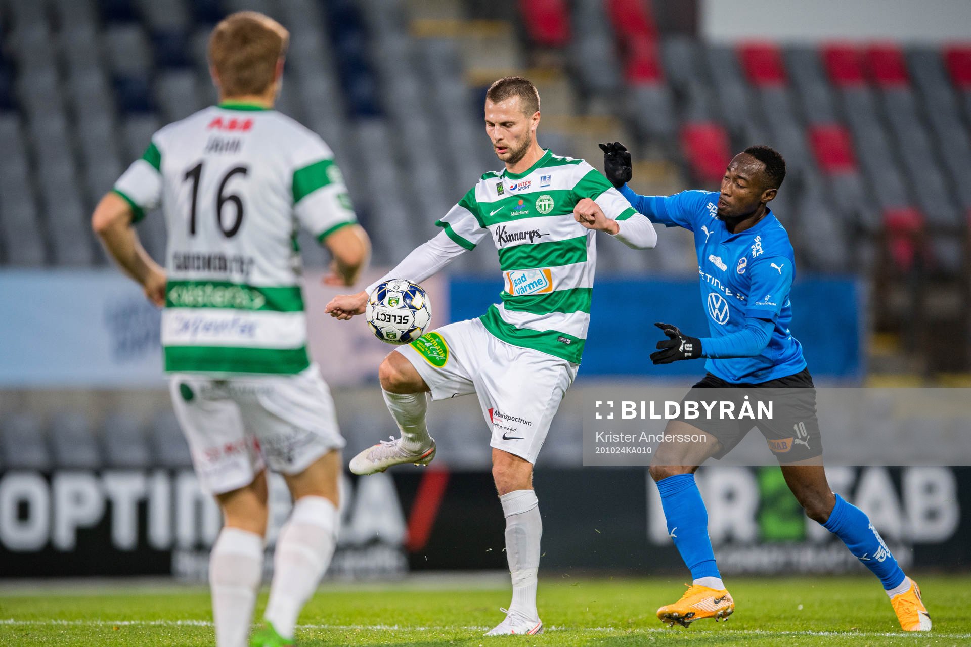 Västerås Jonas Hellgren och Halmstads Sadat Karim
