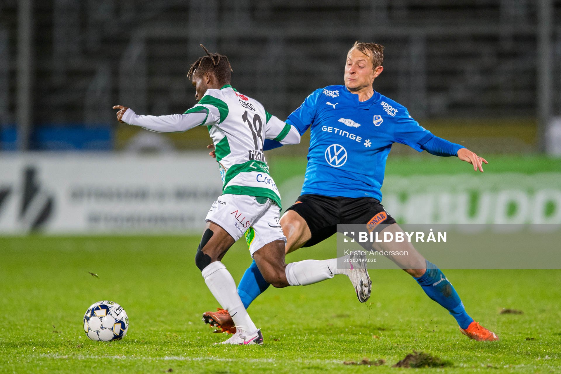 Västerås Moussa Traoré och Halmstads Joel Allansson