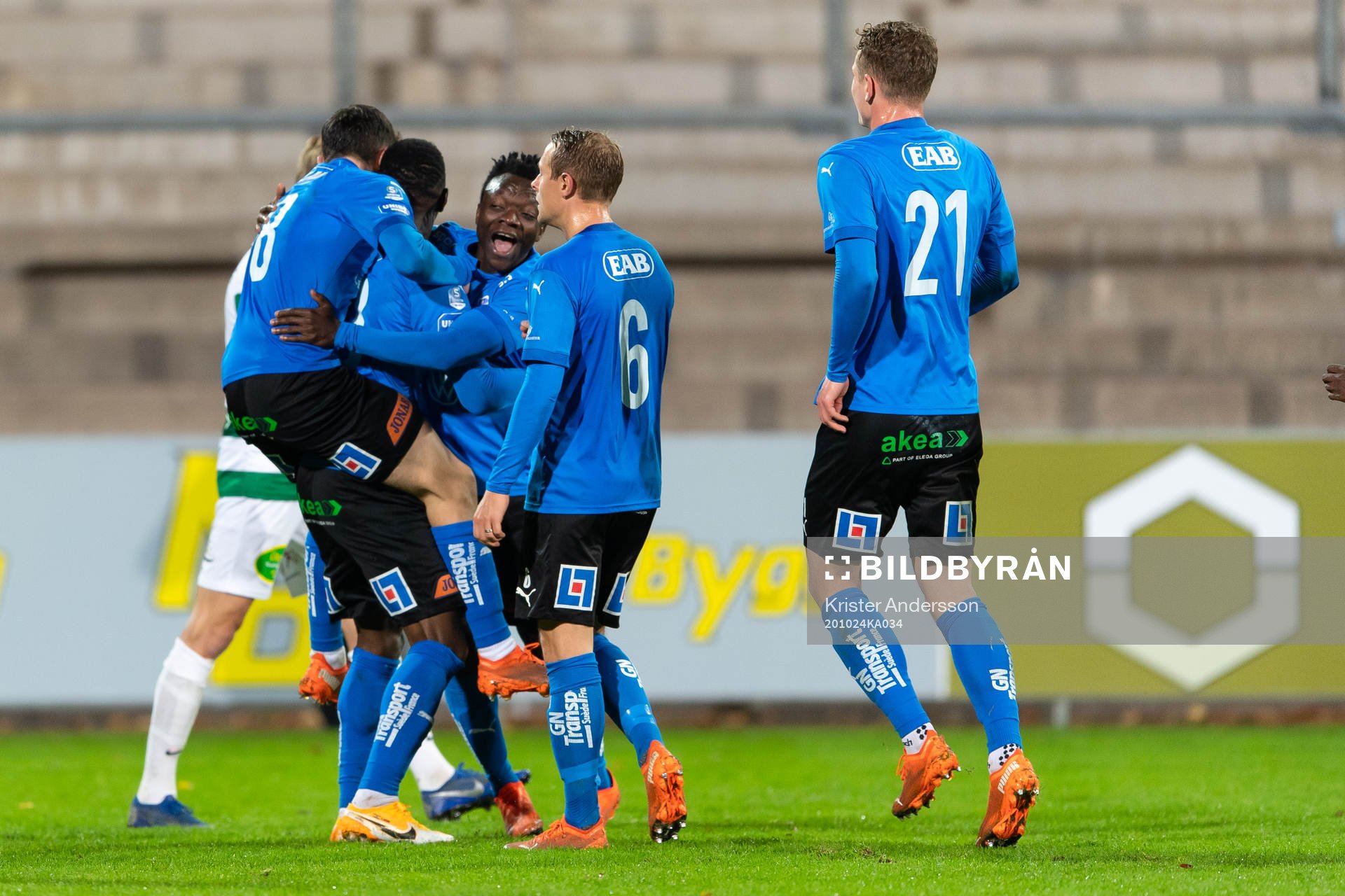 Halmstads Sadat Karim jublar med lagkamrater