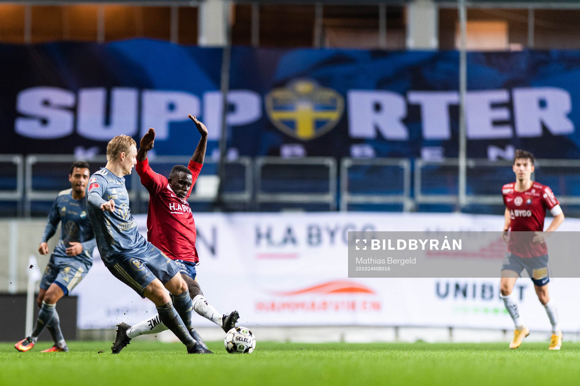 Östers Billy Nordström och Örgrytes Babacarr Jobe