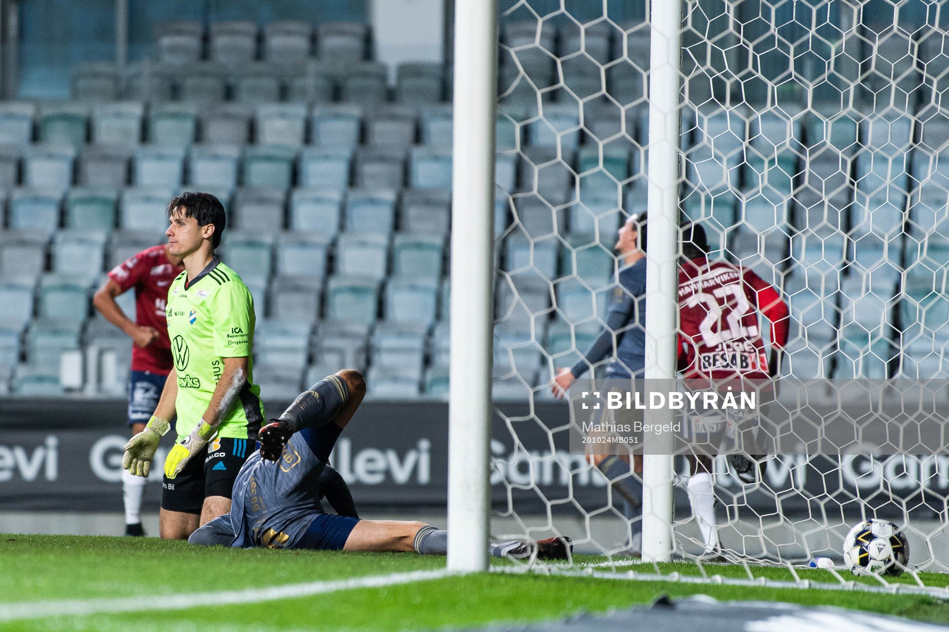Östers målvakt Robin Malmkvist deppar