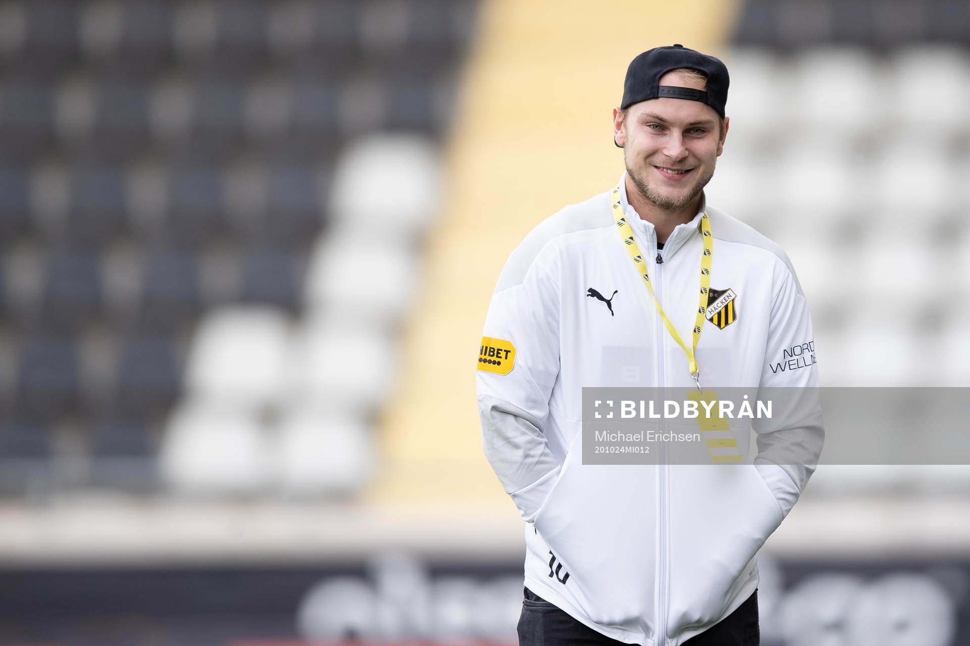 NHL-proffset Anton Blidh som bårbärare innan