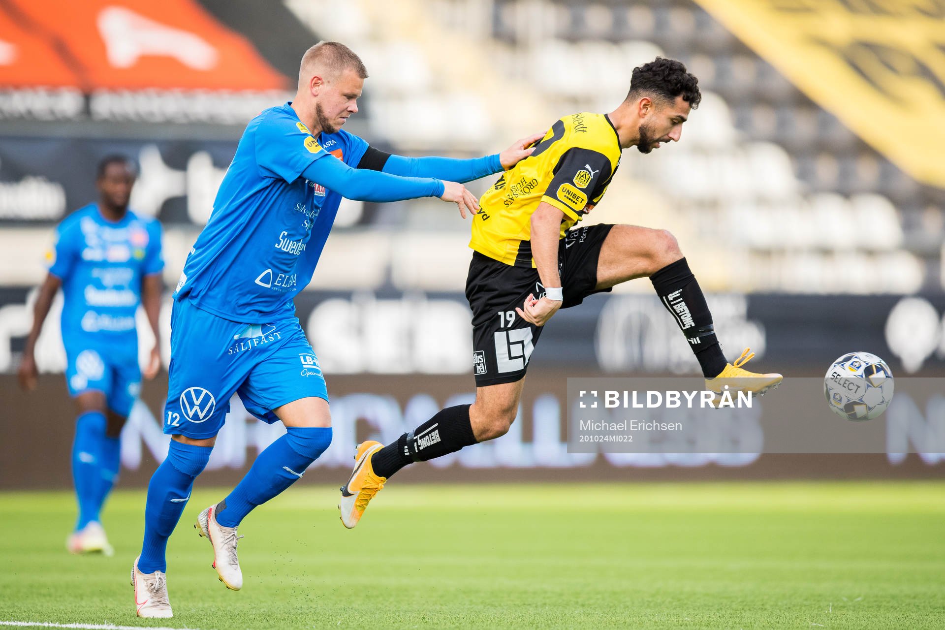Mjällbys David Löfquist och Häckens Daleho Irandust