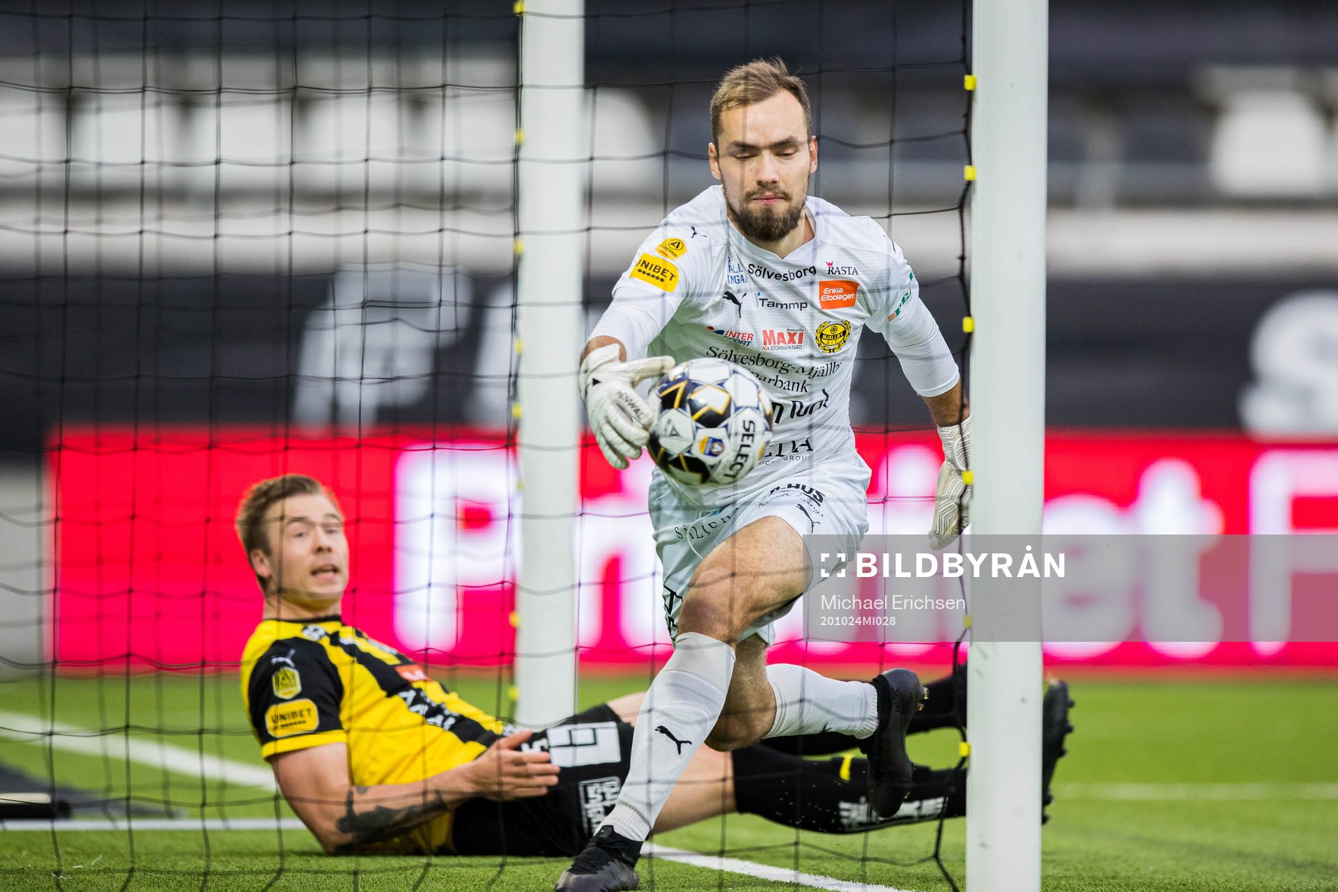 Häckens Alexander Söderlund med ett bortdömt mål mot