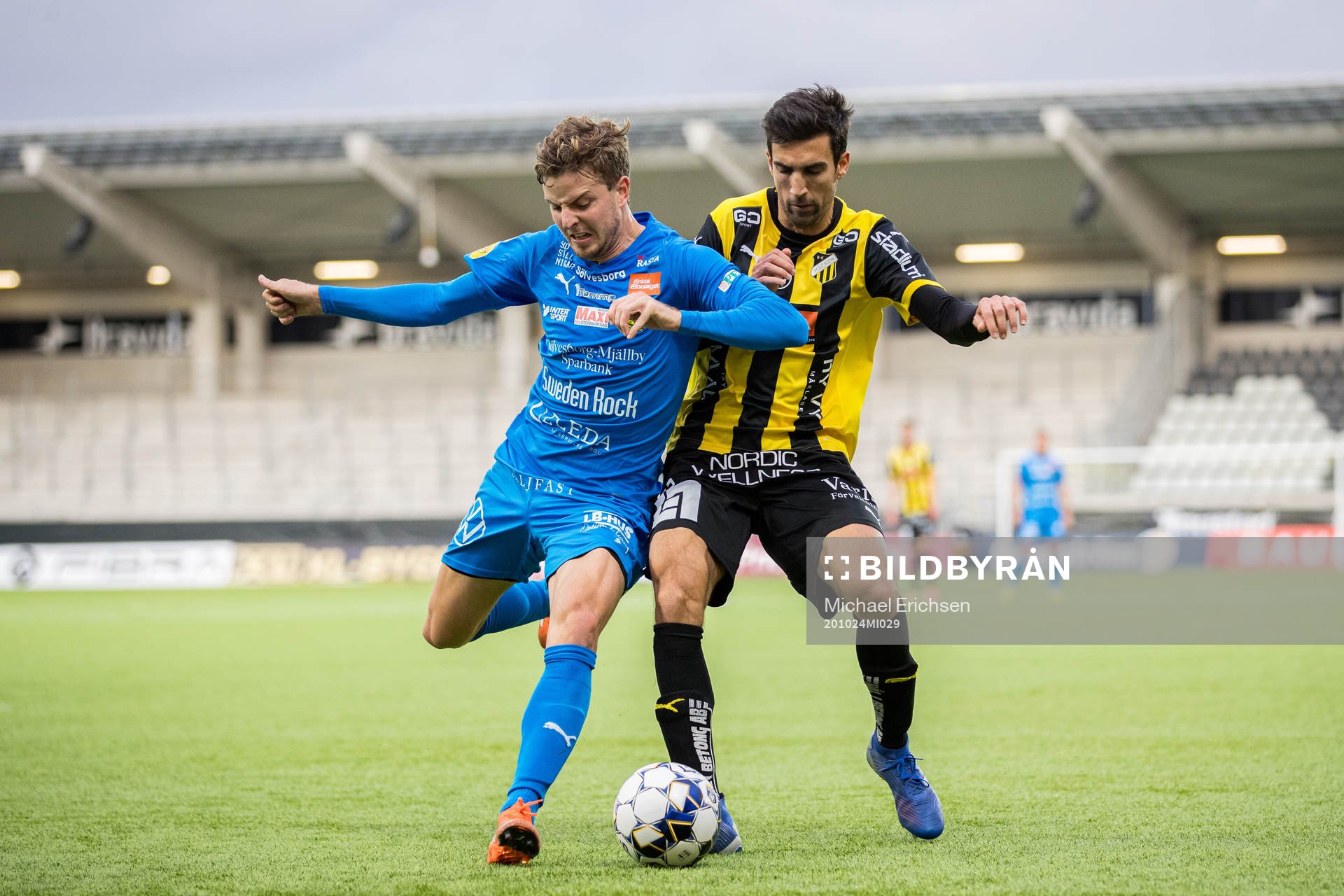 Mjällbys Joel Nilsson och Häckens Nikola Gulan