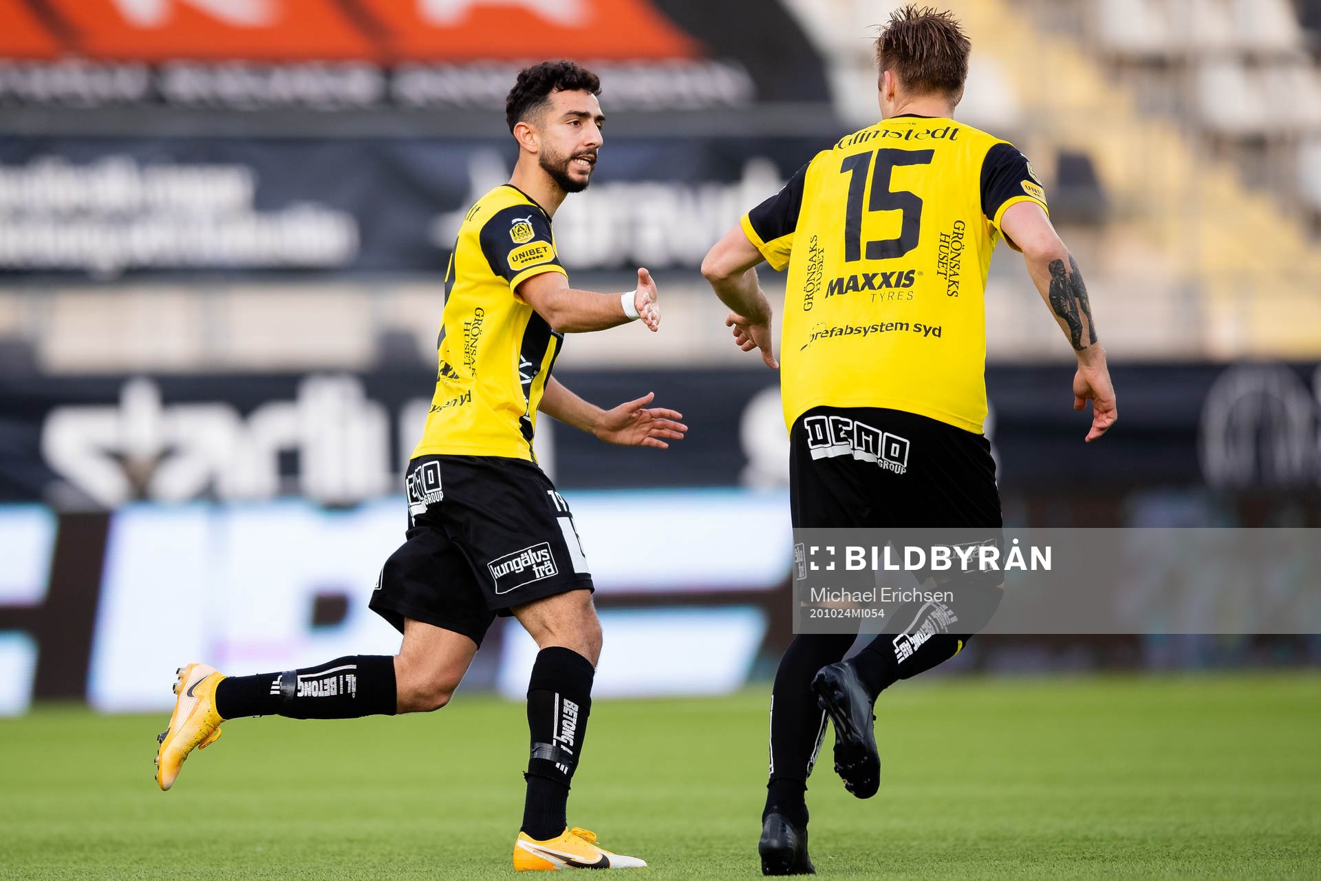 Häckens Daleho Irandust jublar ihop med Alexander