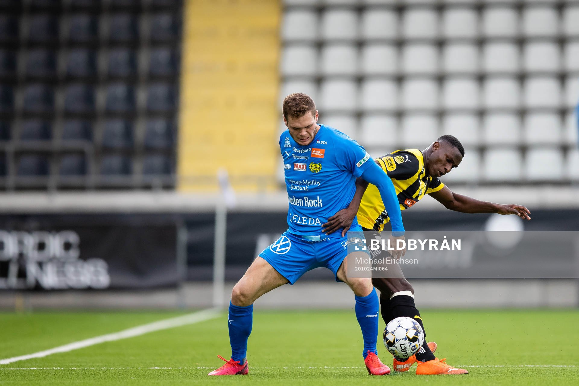 Mjällbys Jacob Bergström och Häckens Godswill Ekpolo