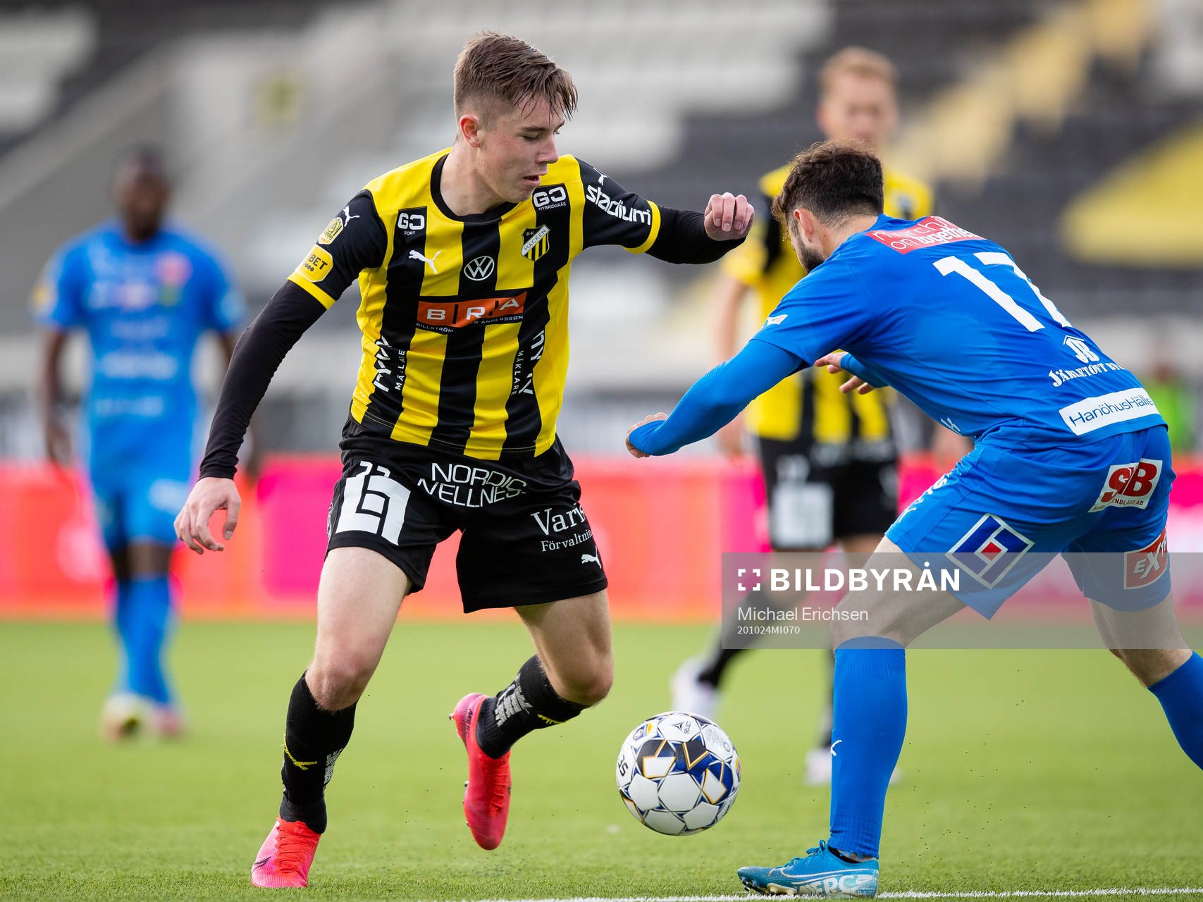 Häckens Patrik Wålemark mot Mjällbys Jonathan Tamimi