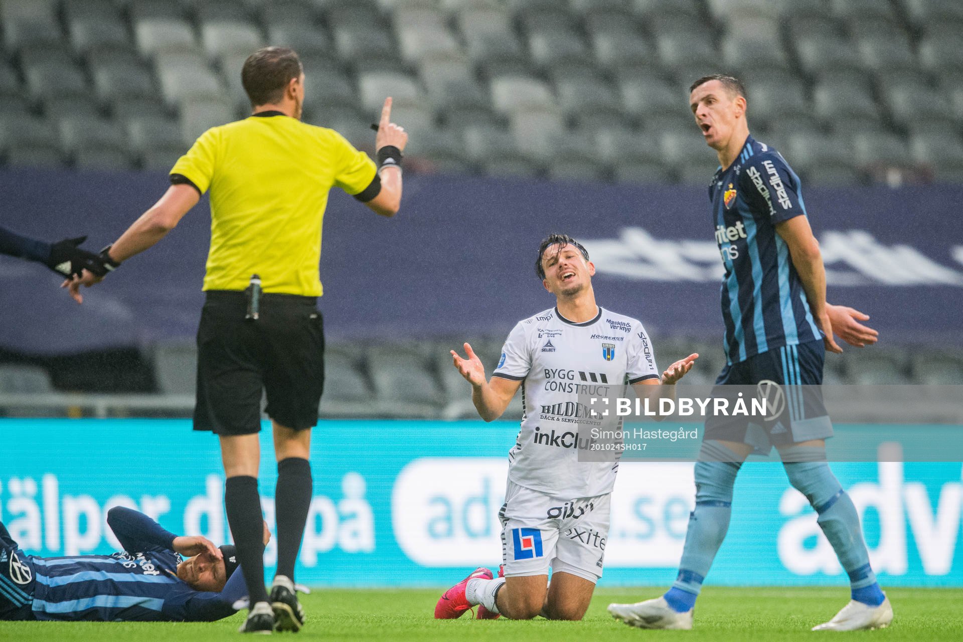 Sirius Stefano Vecchia får sitt andra gula kort