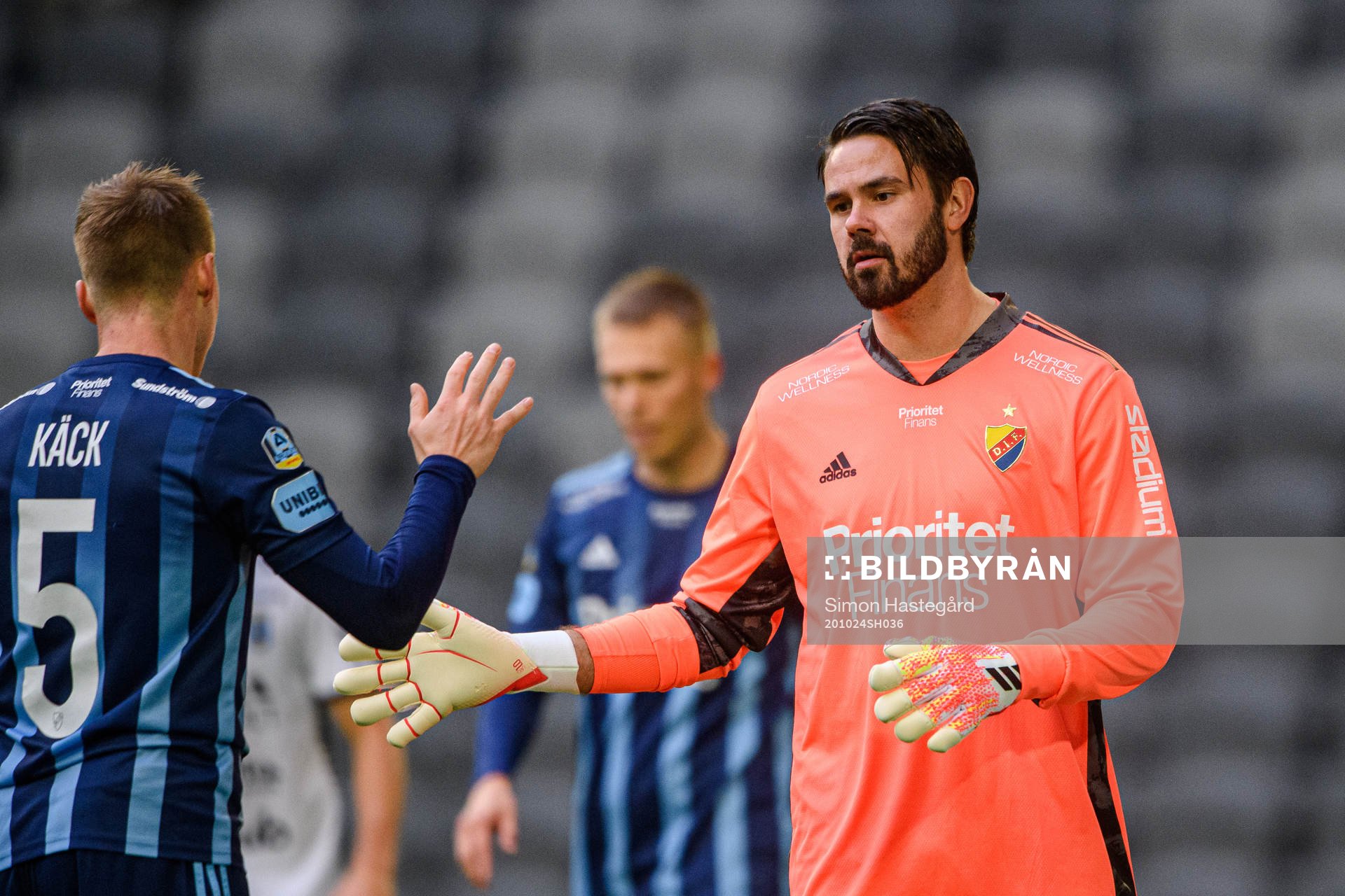 Djurgårdens målvakt Tommi Vaiho jublar med Elliot Käck under fotbollsmatchen i Allsvenskan mellan Djurgården och Sirius den 24 oktober 2020 i Stockholm.
