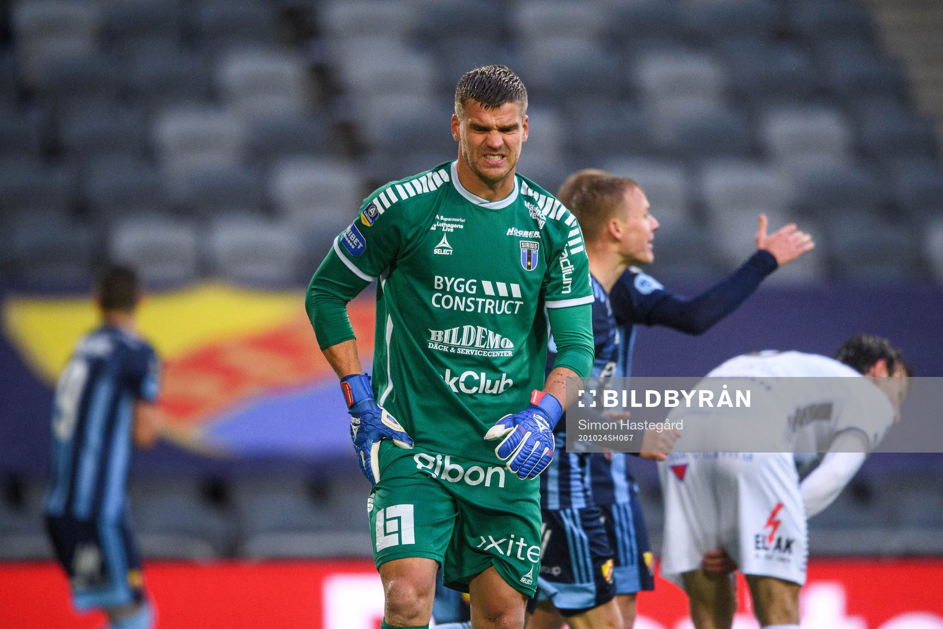 Sirius målvakt Lukas Jonsson har ont