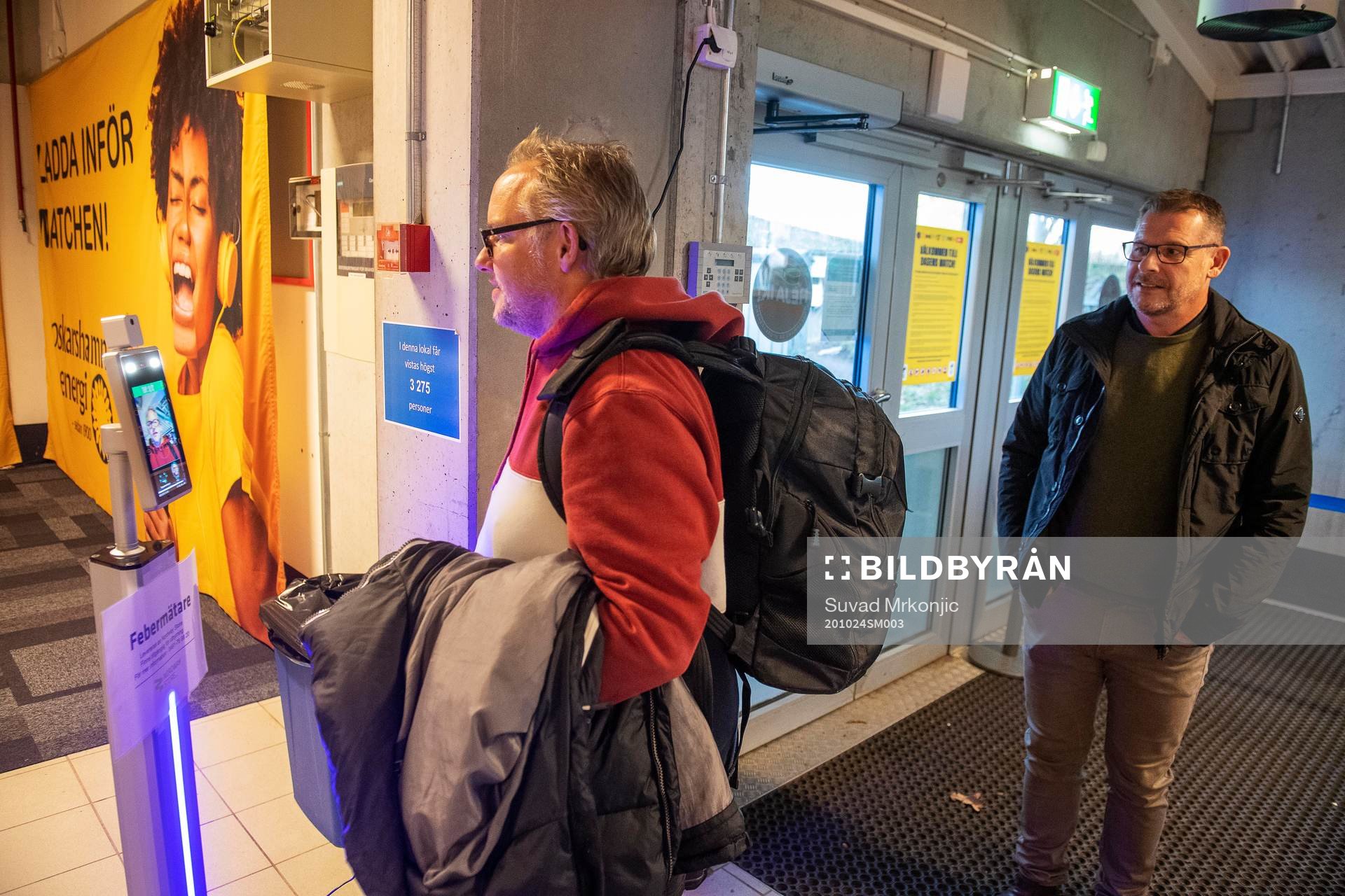 All press, åskådare och funktionärer måste genomgå en