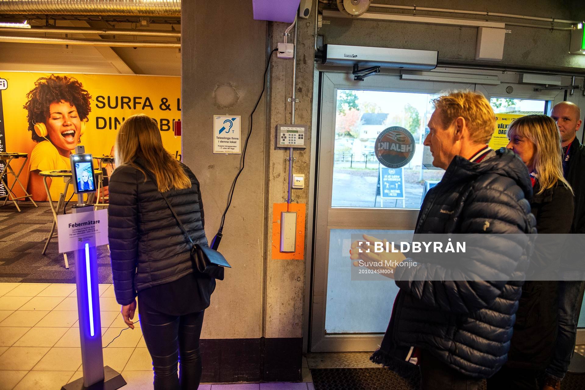 All press, åskådare och funktionärer måste genomgå en