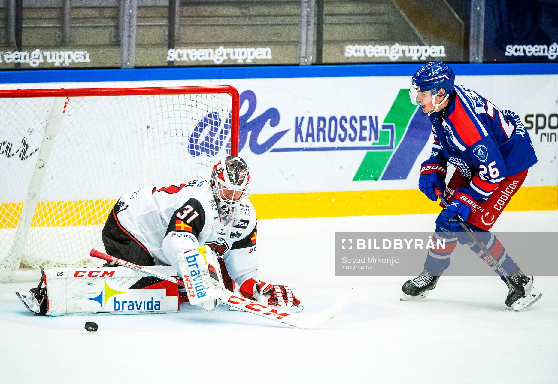 Oskarshamns Filip Karlsson och Malmö Redhawks målvakt