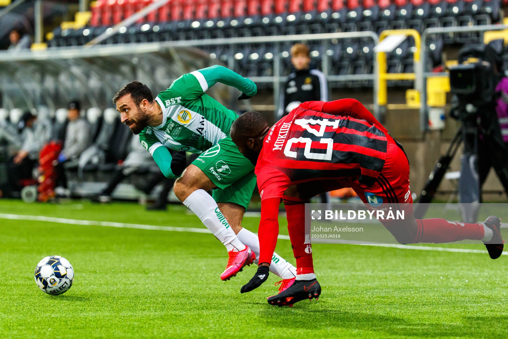 Hammarbys Abdul Khalili och Östersunds Ronald Mukiibi