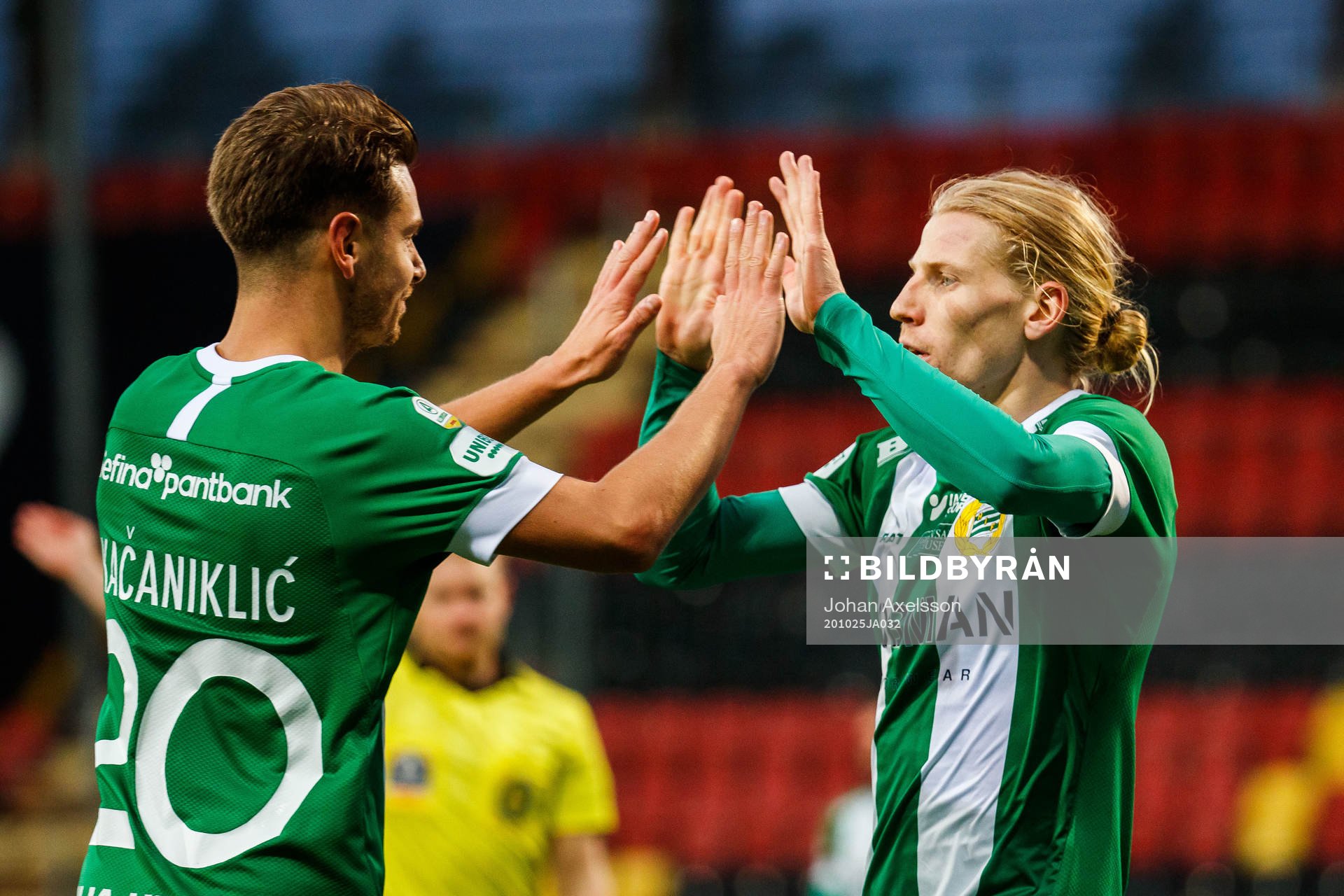 Hammarbys Alexander Kacaniklic jublar med Gustav Ludwigson