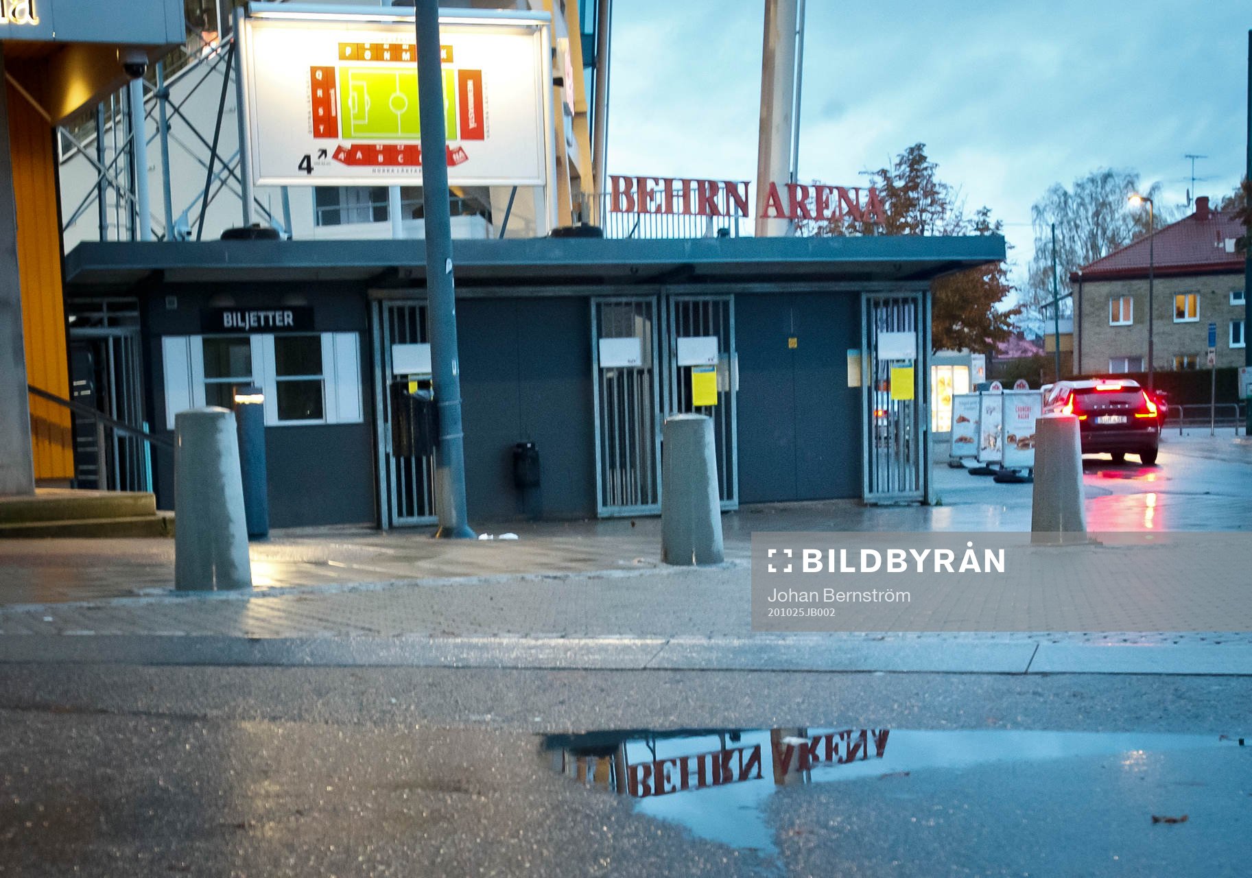 Ett regnigt Behrn Arena exteriör