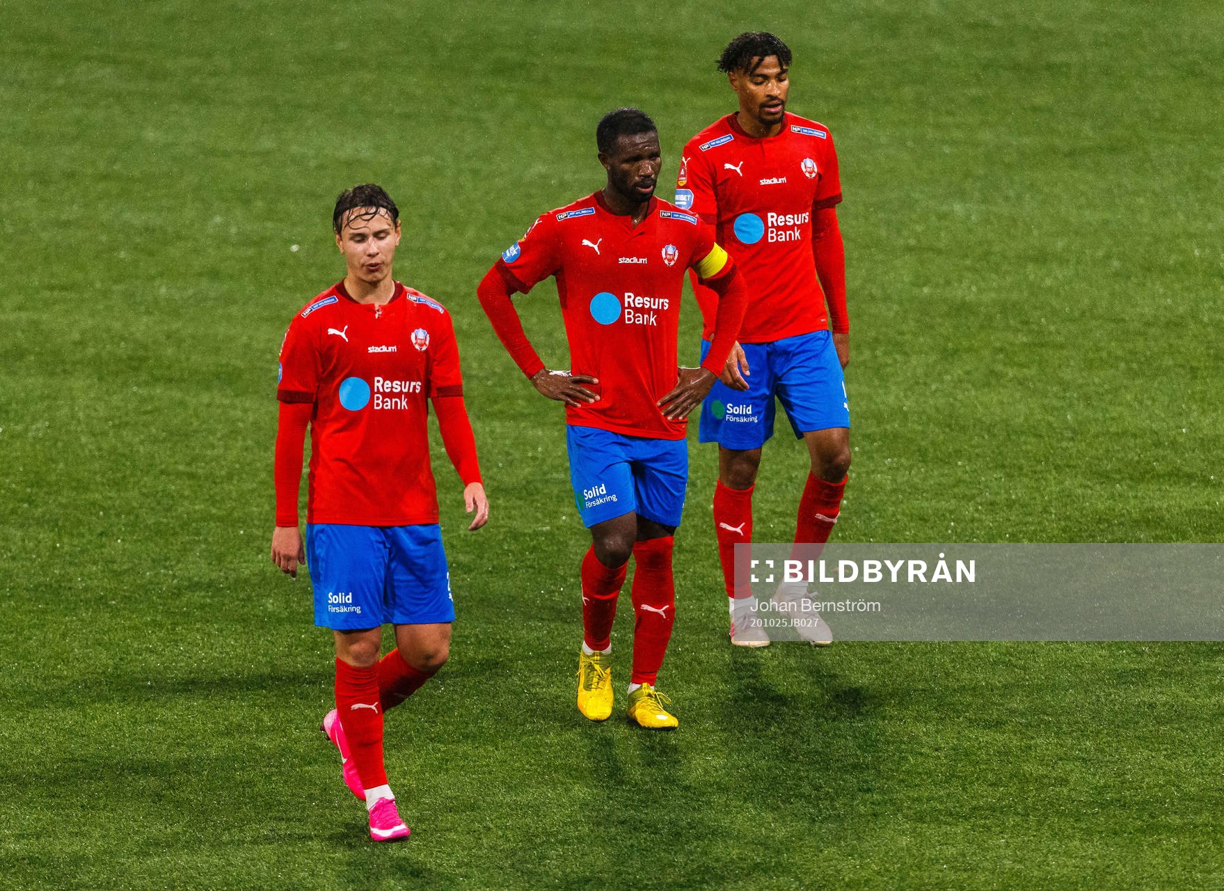 Helsingborgs Ravy Tsouka Dozi deppar med lagkamrater