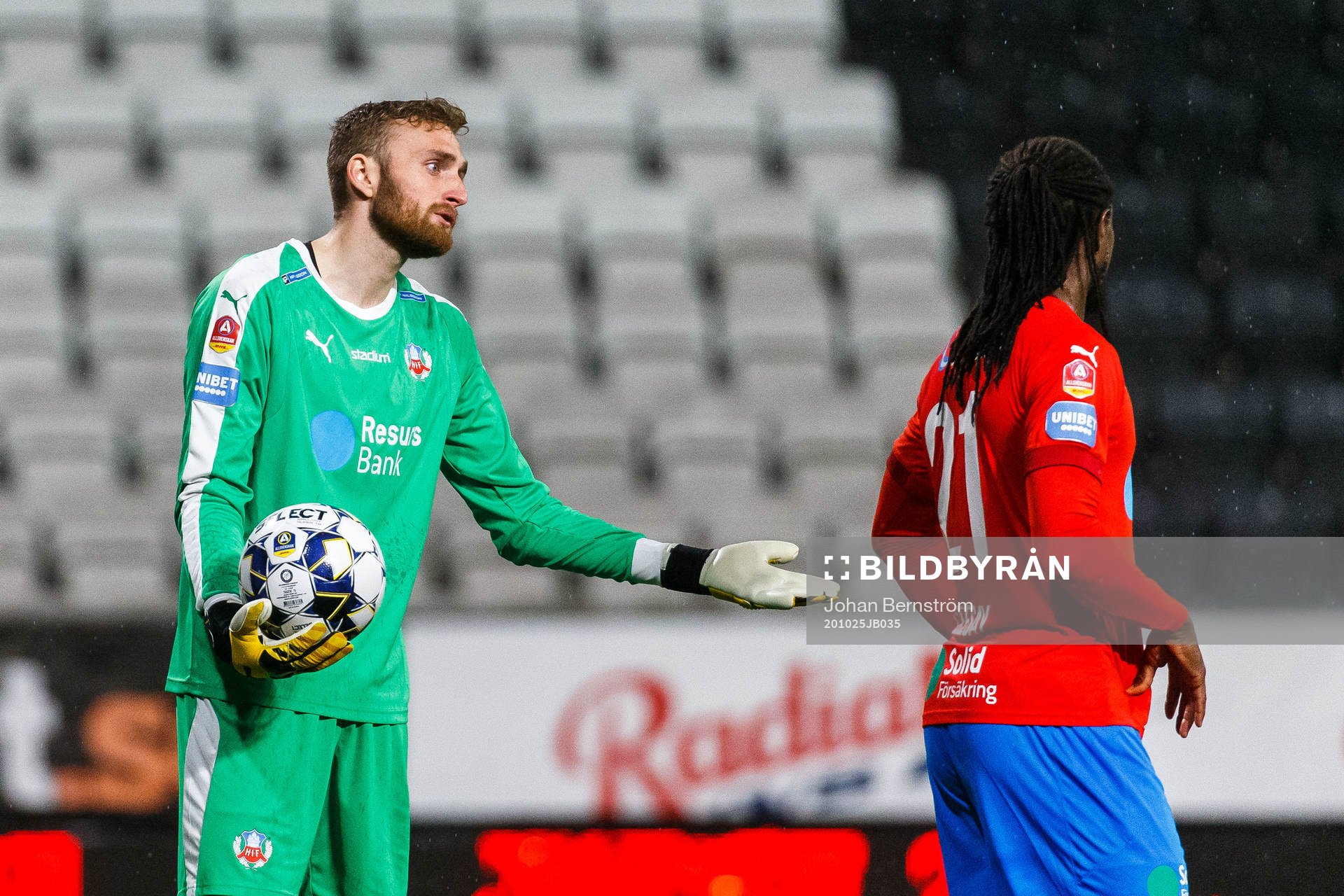 Helsingborgs målvakt Alexander Nilsson deppar