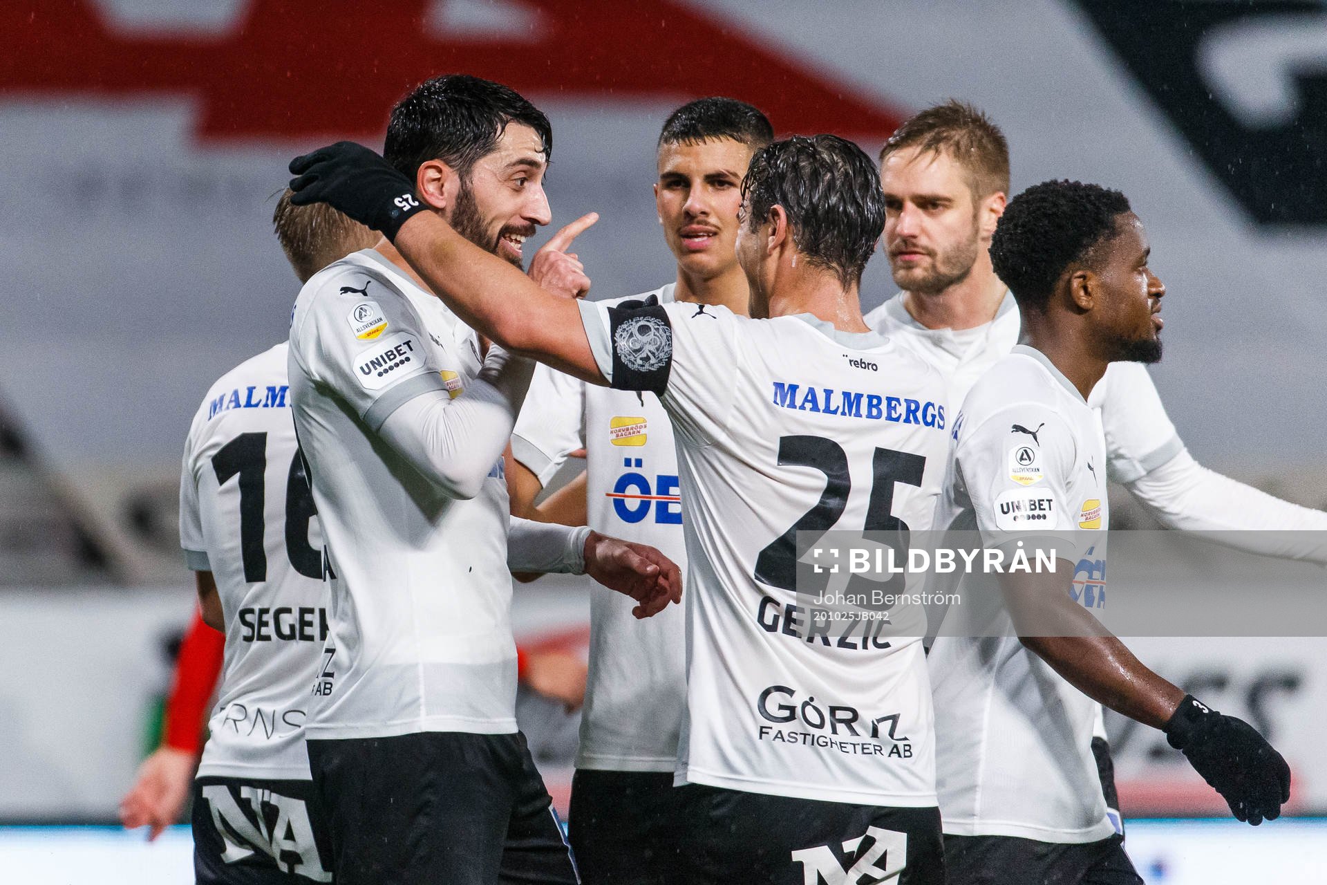 Örebros Nahir Besara jublar med Nordin Gerzic