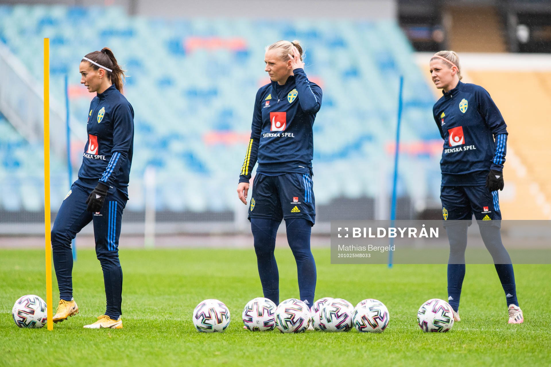 Kosovare Asllani, Stina Blackstenius and Olivia Schough