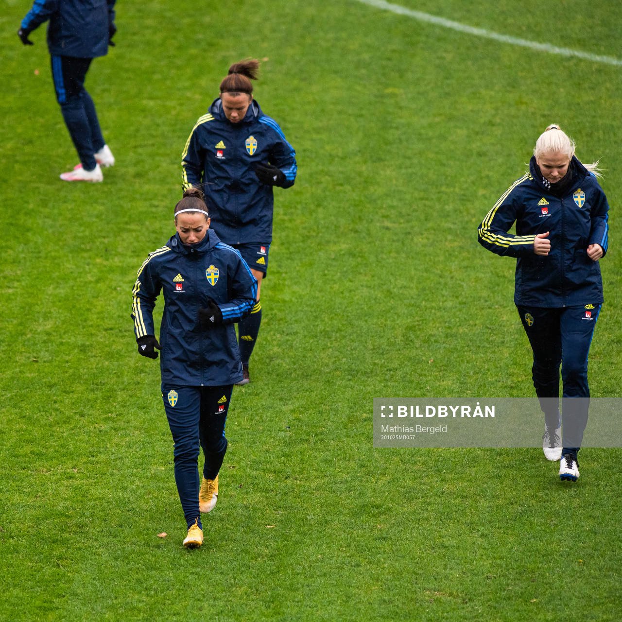 Kosovare Asllani, Jessica Samuelsson and goalkeeper Emma