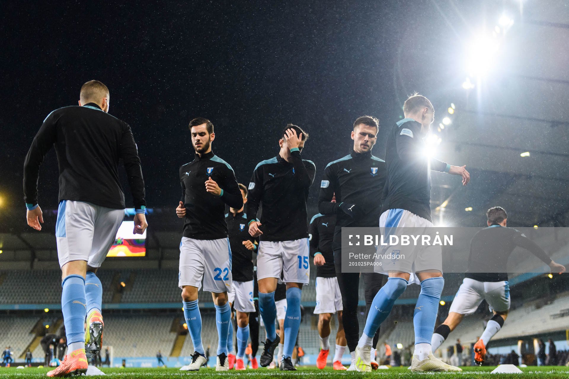 Malmö FFs spelare värmer upp